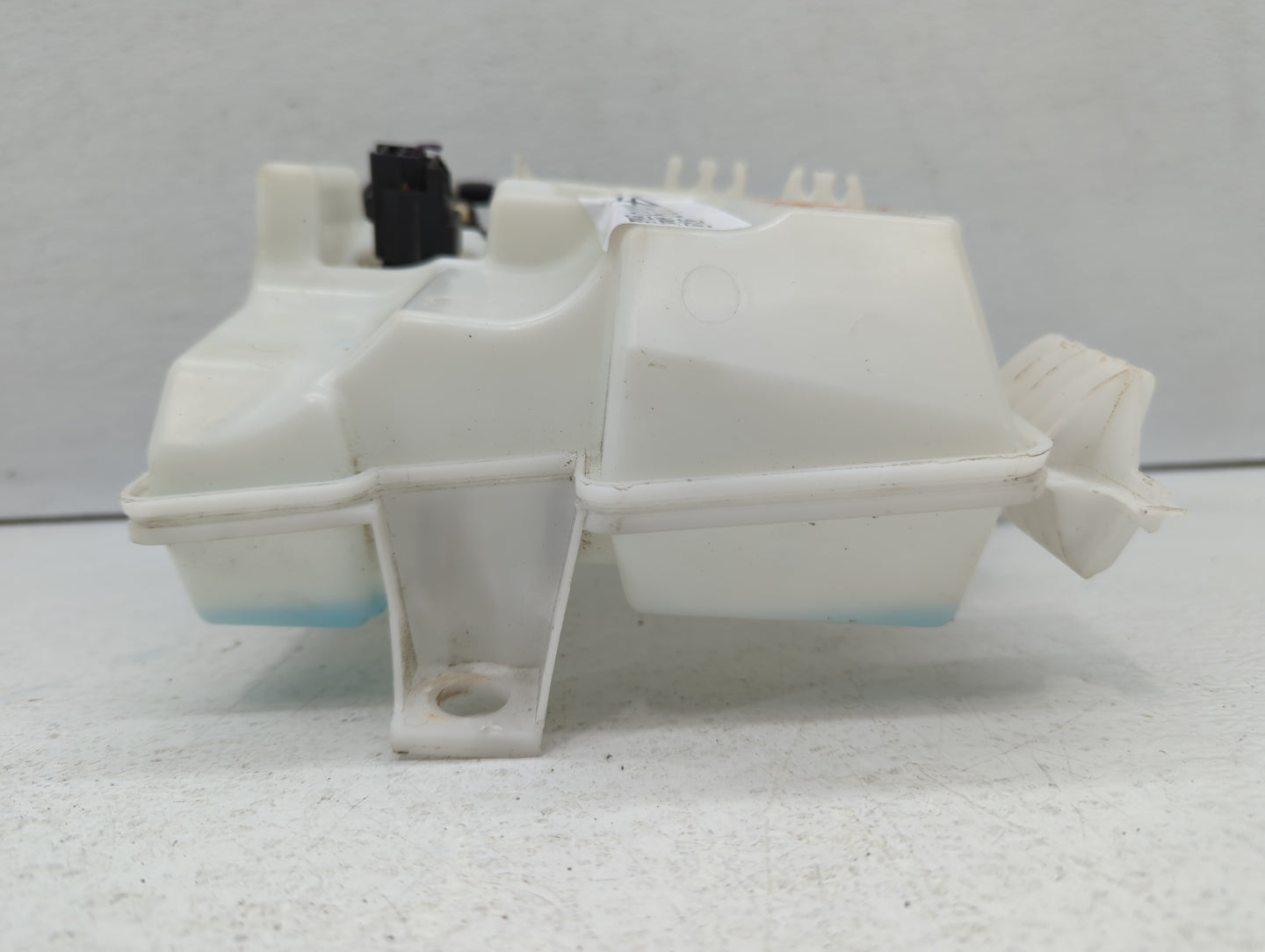 2012-2018 Ford Focus Windshield Washer Fluid Reservoir Bottle Oem - Oemusedautoparts1.com
