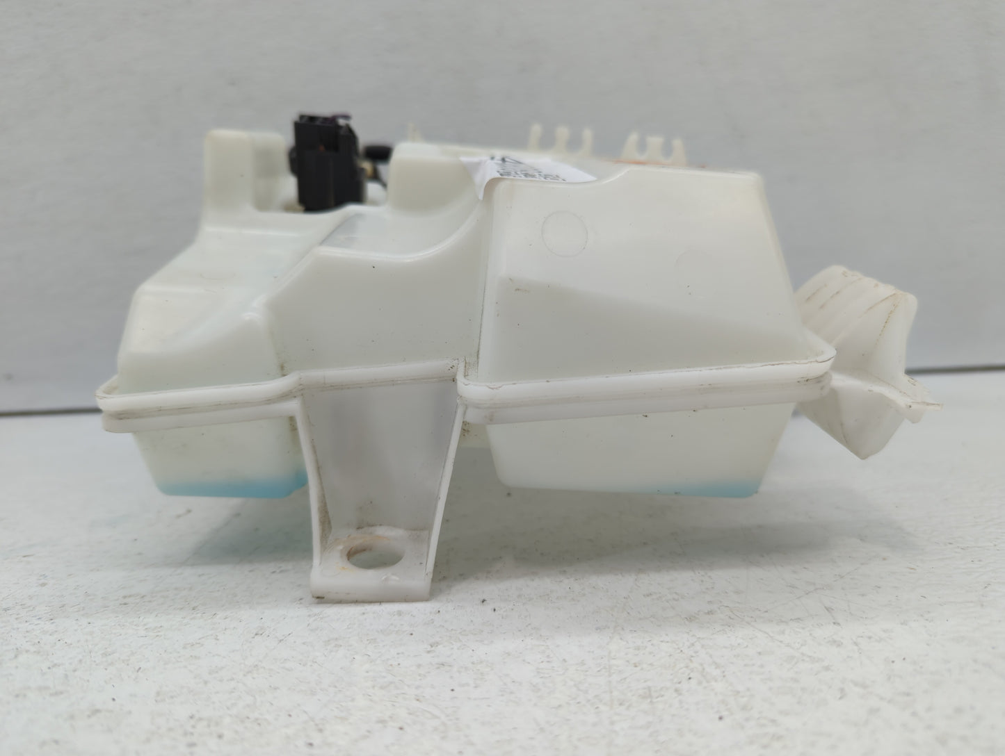 2012-2018 Ford Focus Windshield Washer Fluid Reservoir Bottle Oem - Oemusedautoparts1.com