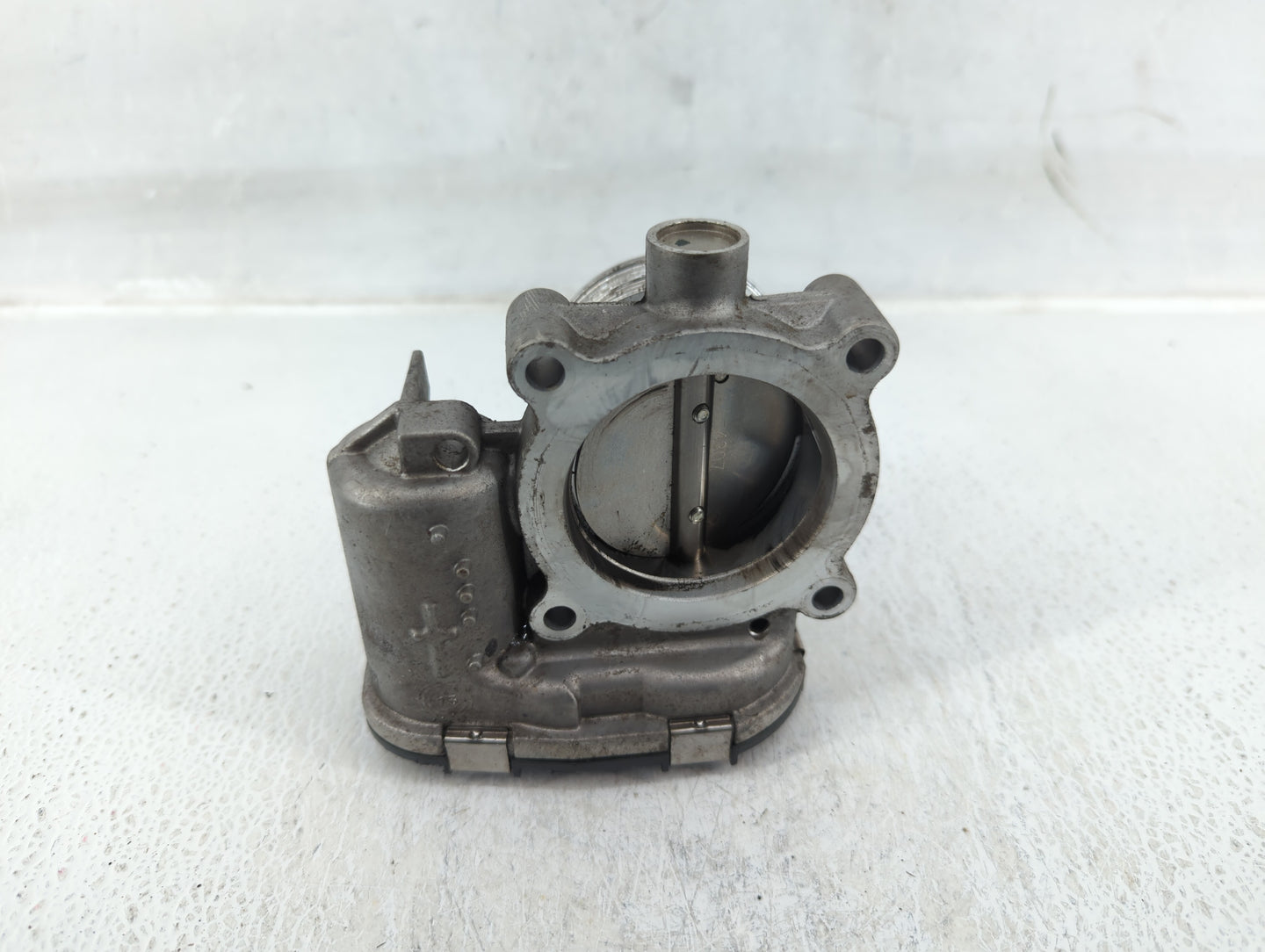 2014-2018 Ford Focus Throttle Body P/N:DS7E-9F991-BB Fits Fits 2014 2015 2016 2017 2018 2019 2020 2021 2022 OEM Used Auto Pa
