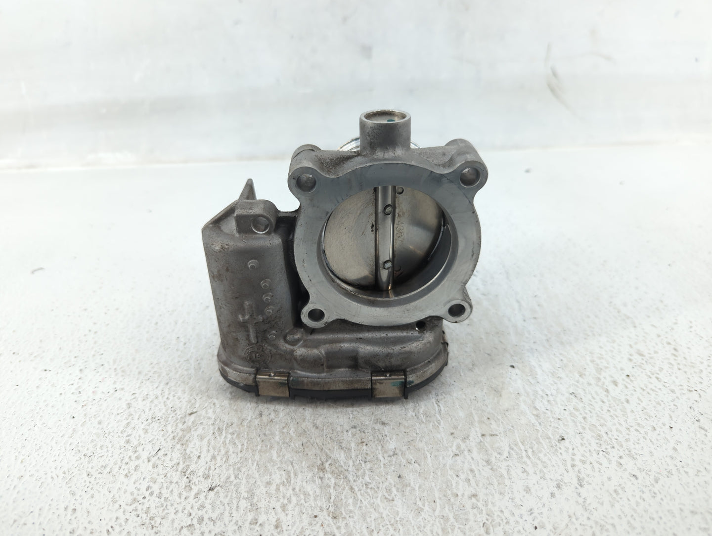 2014-2018 Ford Focus Throttle Body P/N:DS7E 9F991-BB Fits Fits 2014 2015 2016 2017 2018 2019 2020 2021 2022 OEM Used Auto Pa