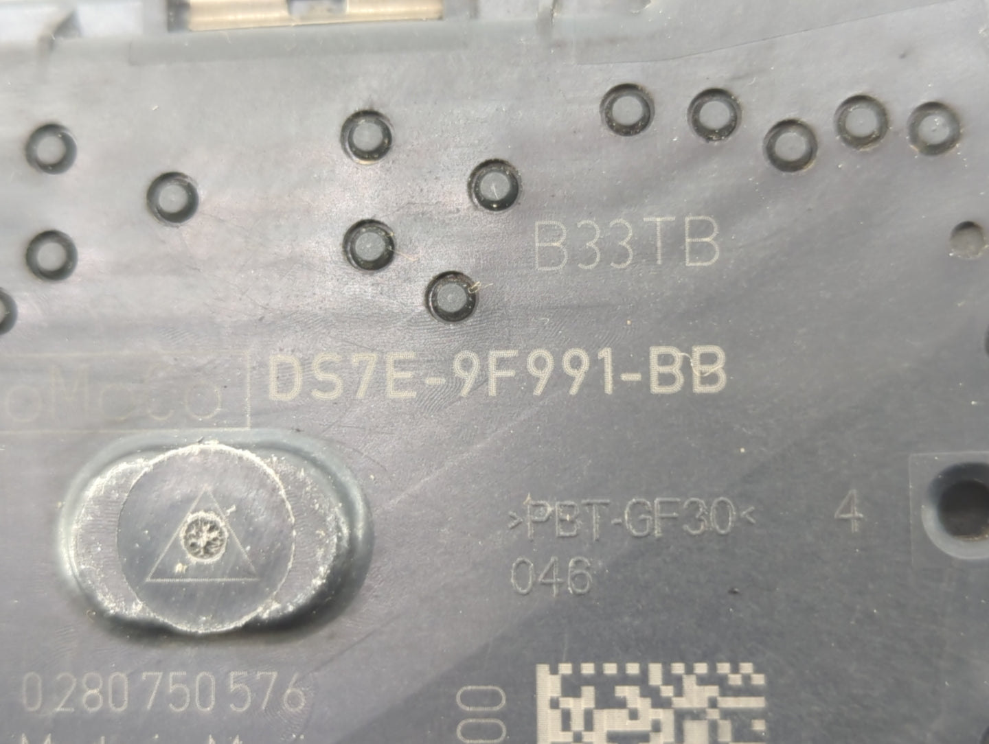 2014-2018 Ford Focus Throttle Body P/N:B33TB DS7E-9F991-BB Fits Fits 2014 2015 2016 2017 2018 2019 2020 2021 2022 OEM Used A