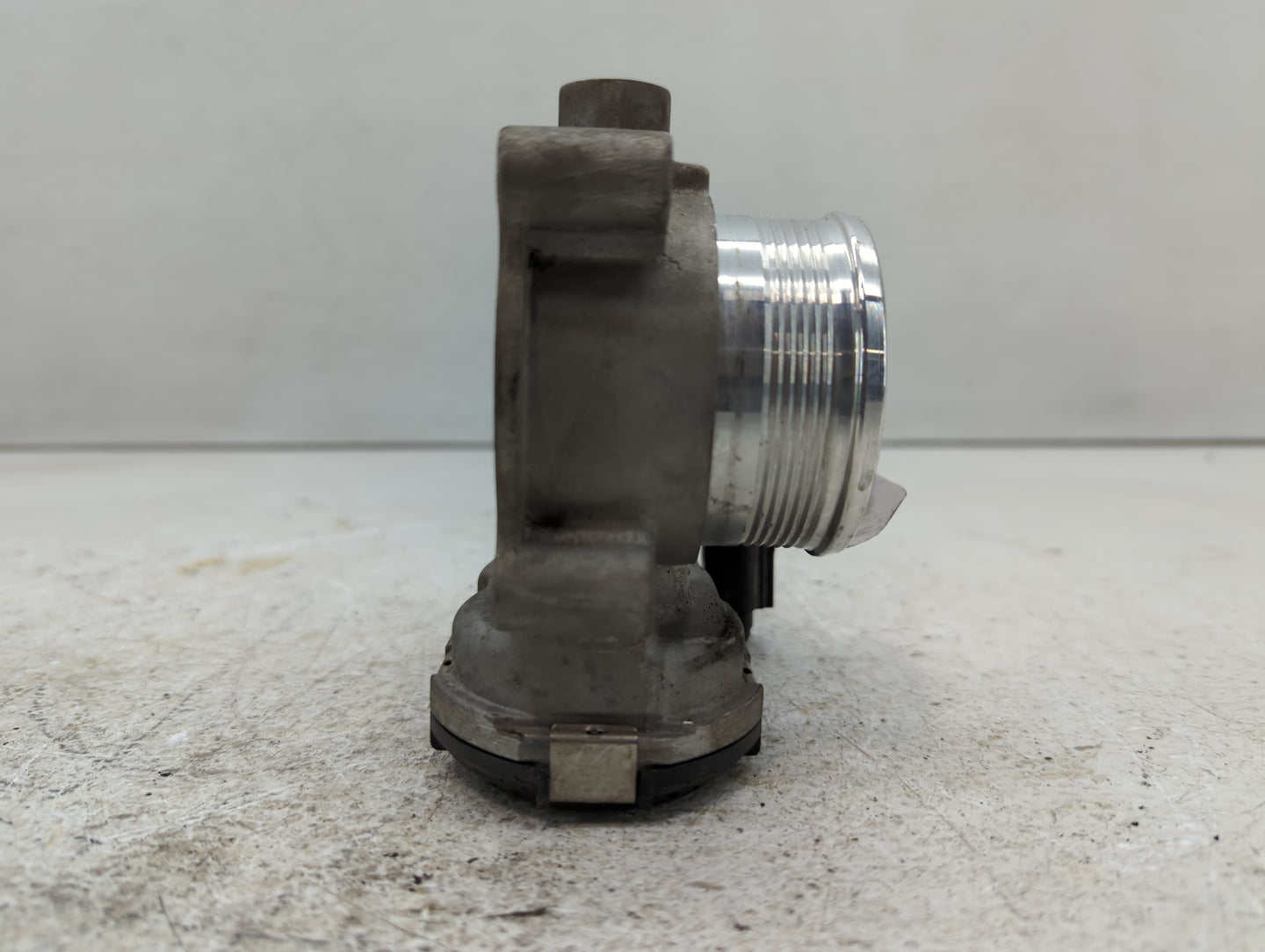 2014-2018 Ford Focus Throttle Body P/N:DS7E-9F991-BB Fits Fits 2014 2015 2016 2017 2018 2019 2020 2021 2022 OEM Used Auto Pa