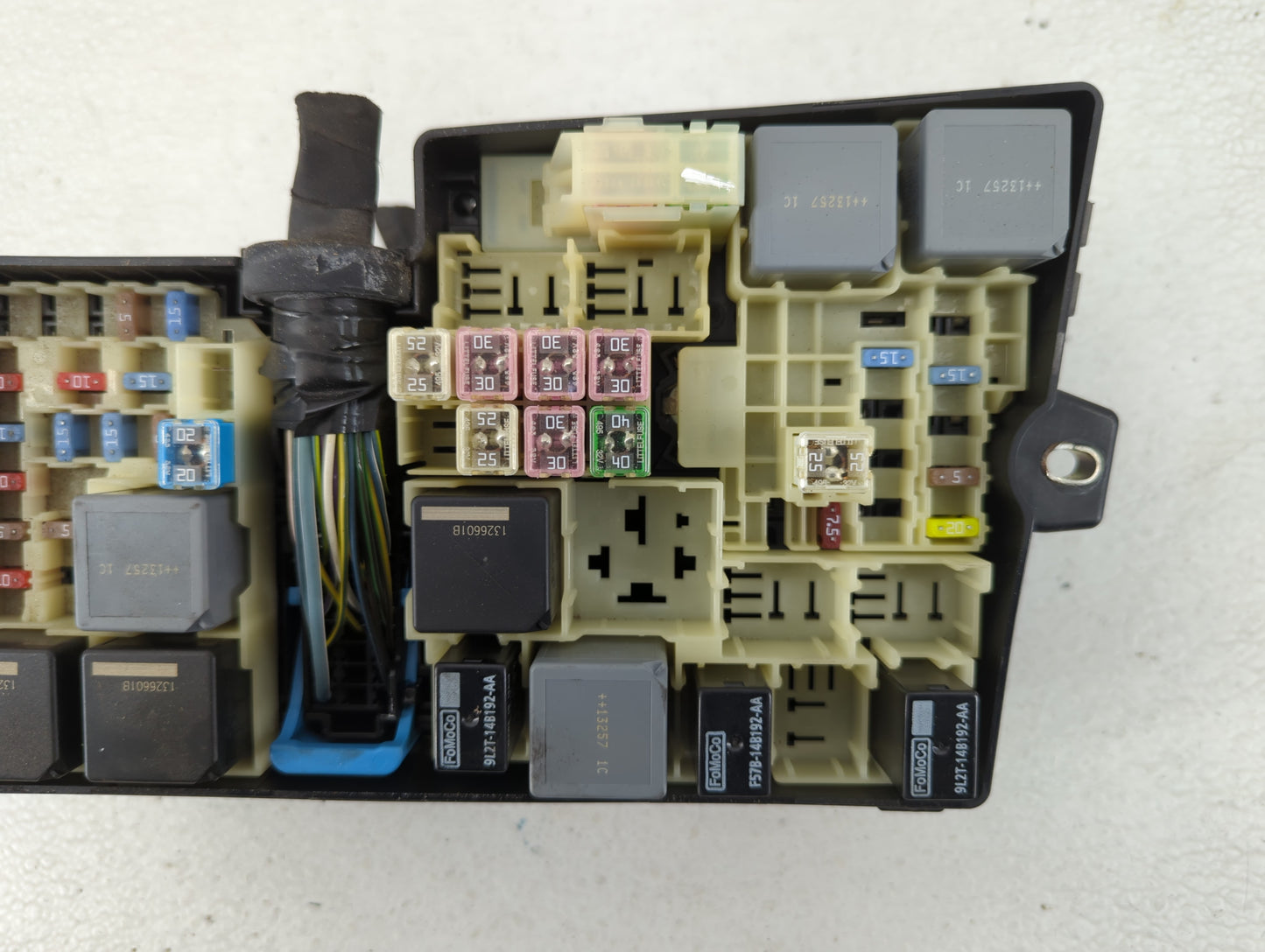 2012-2014 Ford Focus Fusebox Fuse Box Panel Relay Module P/N:AV6T-14A067-AC DV6T-14A073-CE Fits Fits 2012 2013 2014 OEM Used