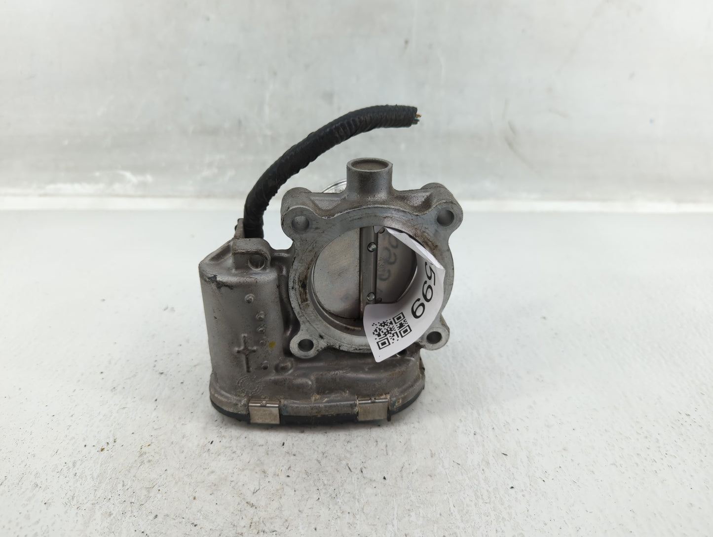 2014-2018 Ford Focus Throttle Body P/N:DS7E-9F991-BB Fits Fits 2014 2015 2016 2017 2018 2019 2020 2021 2022 OEM Used Auto Pa