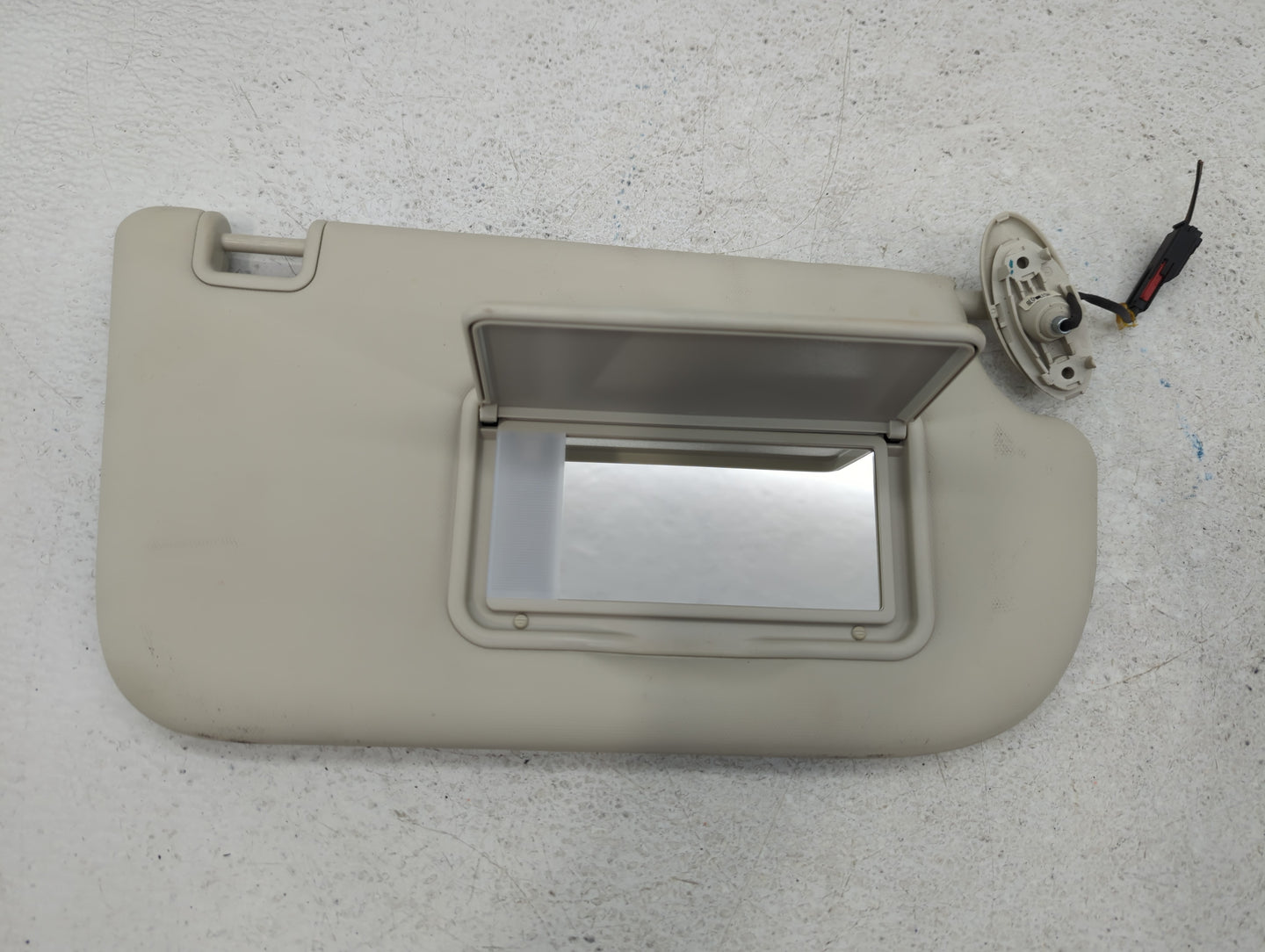 2013-2018 Ford Focus Sun Visor Shade Replacement Passenger Right Mirror Fits Fits 2013 2014 2015 2016 2017 2018 OEM Used Aut