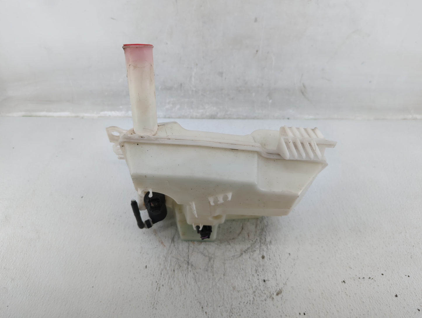 2012-2018 Ford Focus Windshield Washer Fluid Reservoir Bottle Oem - Oemusedautoparts1.com
