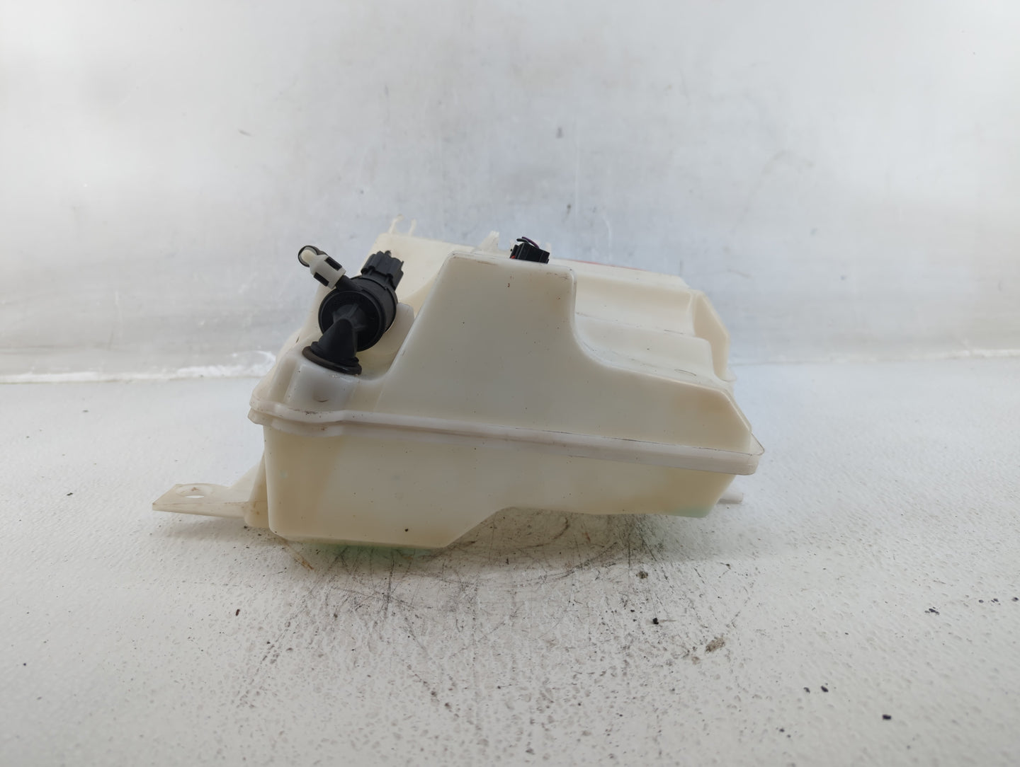 2012-2018 Ford Focus Windshield Washer Fluid Reservoir Bottle Oem - Oemusedautoparts1.com