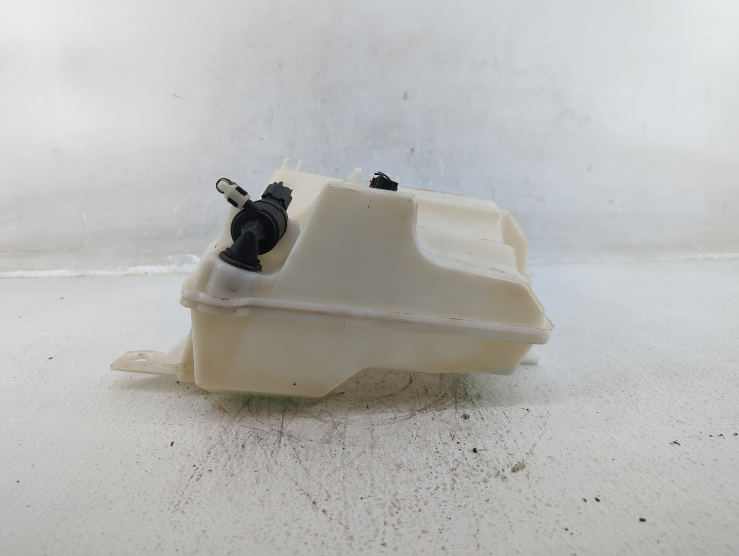 2012-2018 Ford Focus Windshield Washer Fluid Reservoir Bottle Oem - Oemusedautoparts1.com