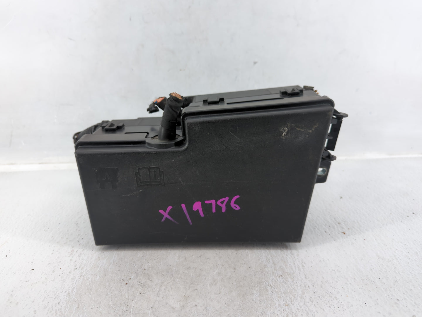 2012-2014 Ford Focus Fusebox Fuse Box Panel Relay Module P/N:21090 000 001 19197 000 001, AV6T-14A076-AB Fits Fits 2012 2013