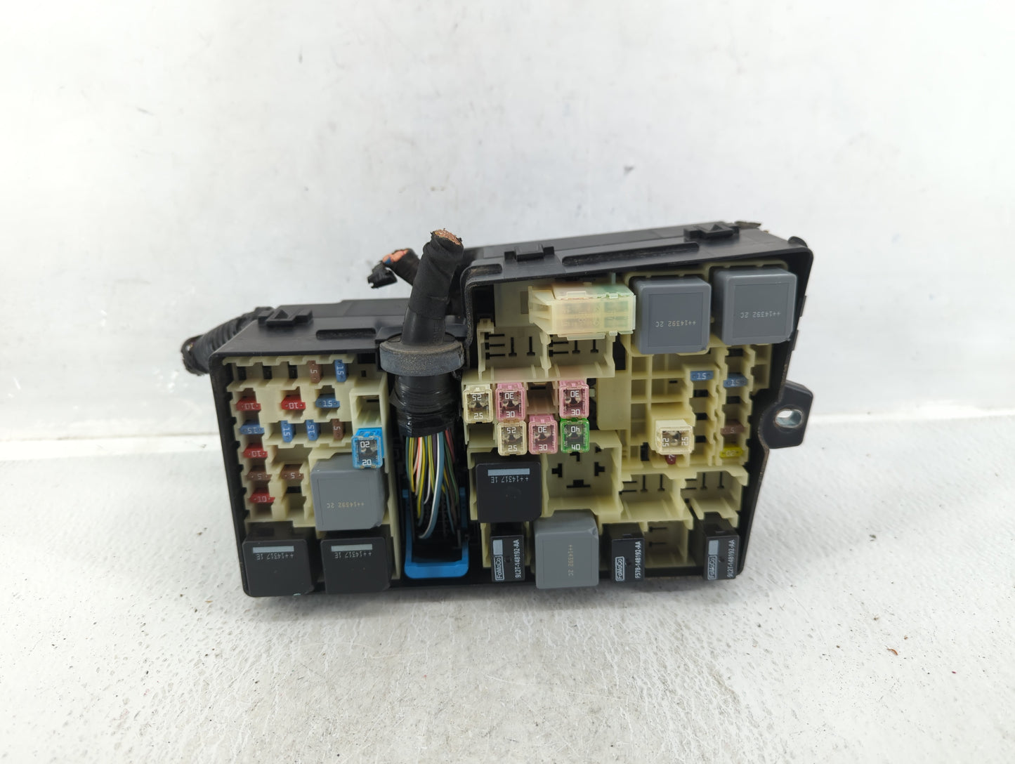 2012-2014 Ford Focus Fusebox Fuse Box Panel Relay Module P/N:21090 000 001 19197 000 001, AV6T-14A076-AB Fits Fits 2012 2013