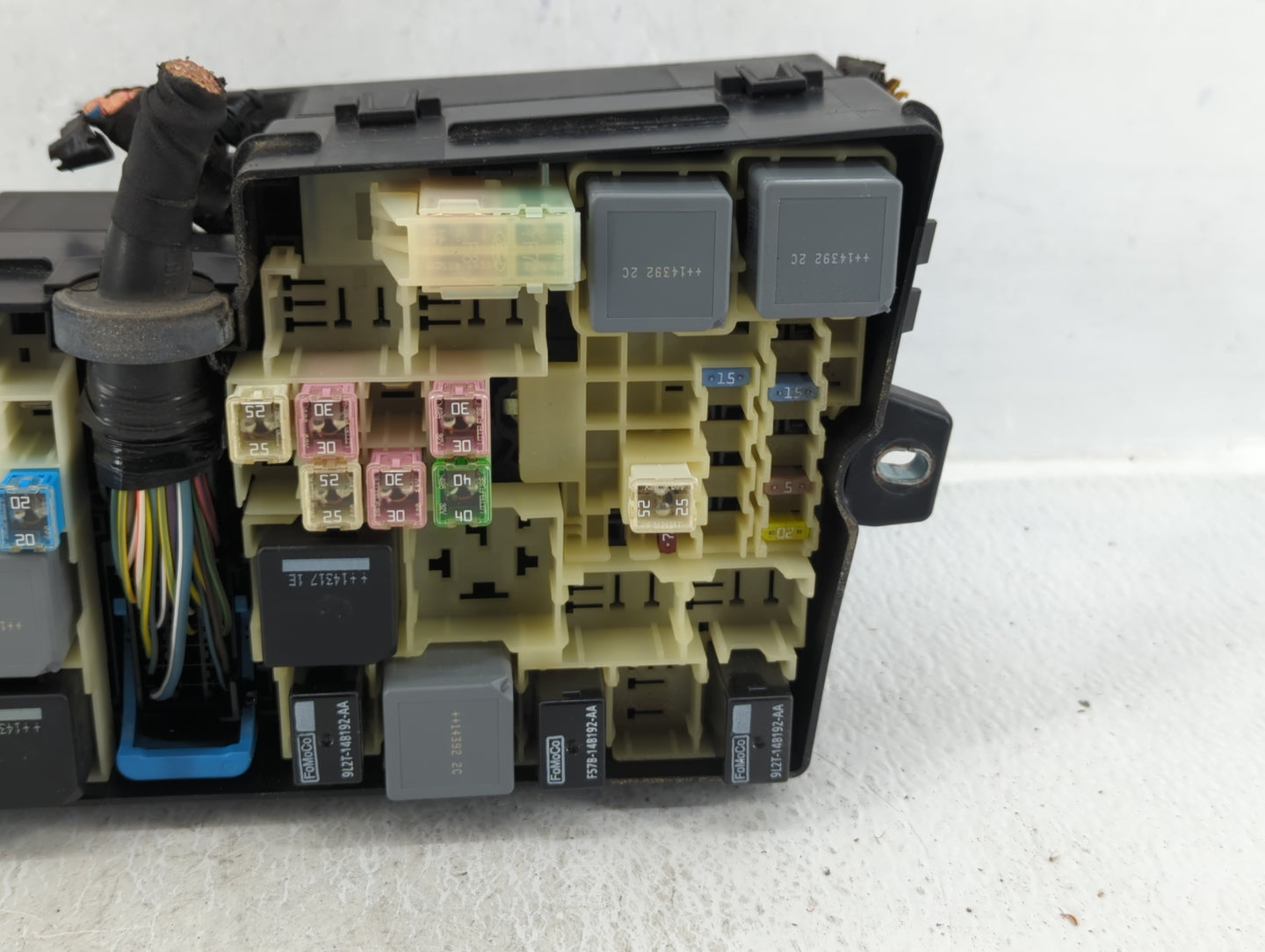 2012-2014 Ford Focus Fusebox Fuse Box Panel Relay Module P/N:21090 000 001 19197 000 001, AV6T-14A076-AB Fits Fits 2012 2013