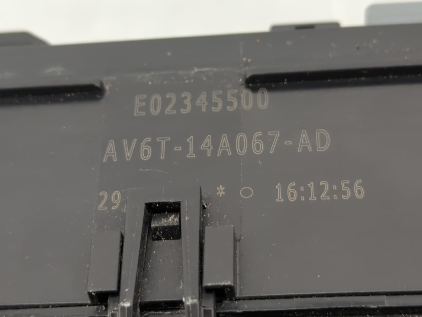 2012-2014 Ford Focus Fusebox Fuse Box Panel Relay Module P/N:21090 000 001 19197 000 001, AV6T-14A076-AB Fits Fits 2012 2013