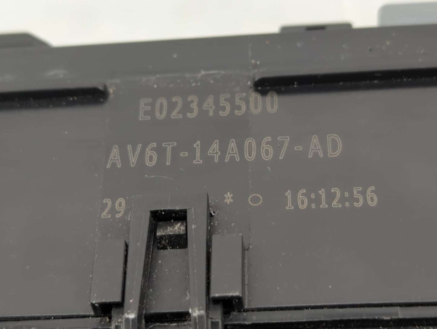 2012-2014 Ford Focus Fusebox Fuse Box Panel Relay Module P/N:21090 000 001 19197 000 001, AV6T-14A076-AB Fits Fits 2012 2013