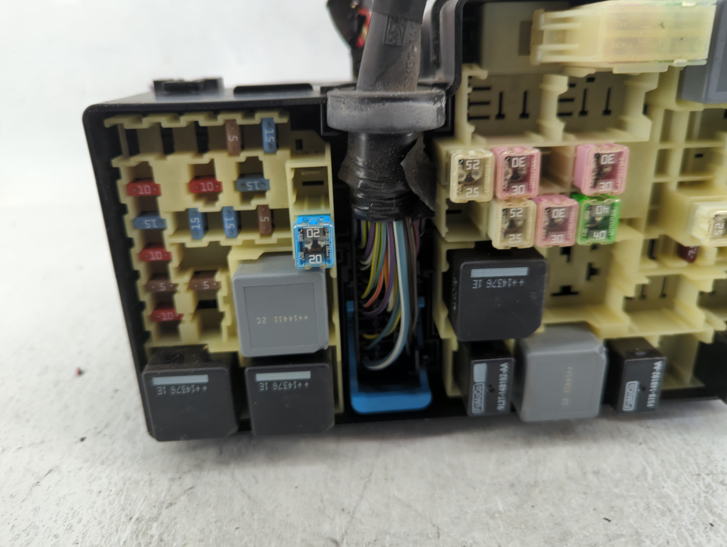 2012-2014 Ford Focus Fusebox Fuse Box Panel Relay Module P/N:AV6T-14A067-AD Fits Fits 2012 2013 2014 OEM Used Auto Parts - O