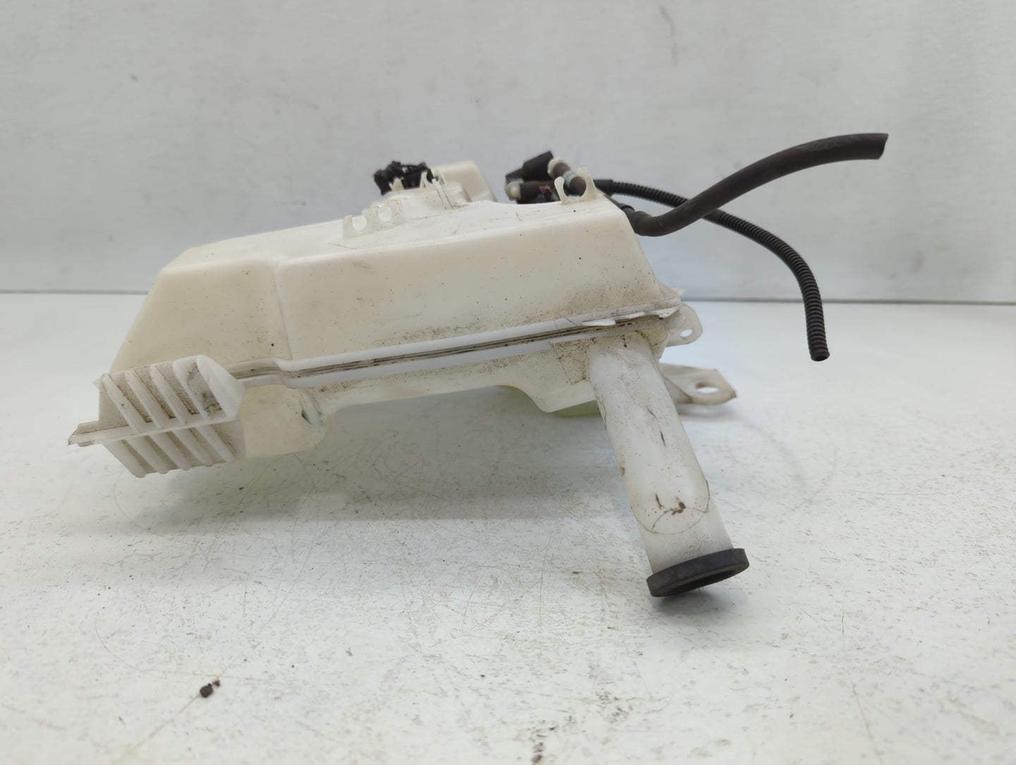 2012-2018 Ford Focus Windshield Washer Fluid Reservoir Bottle 622930 - Oemusedautoparts1.com