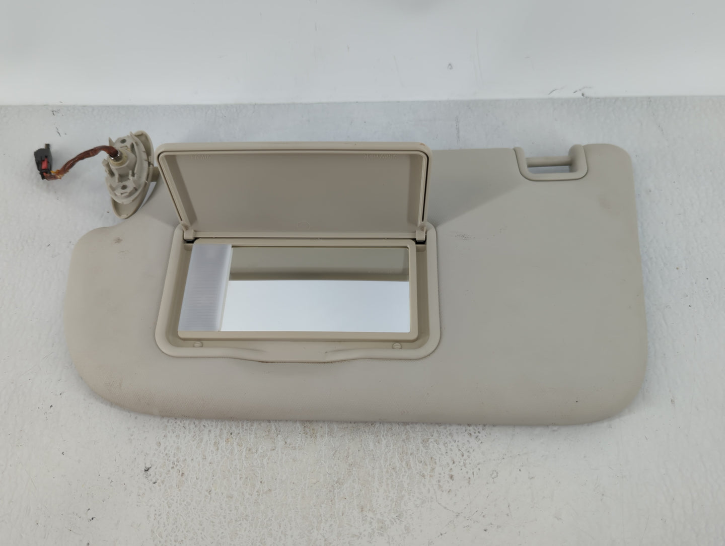 2013-2018 Ford Focus Sun Visor Shade Replacement Driver Left Mirror Fits Fits 2013 2014 2015 2016 2017 2018 OEM Used Auto Pa