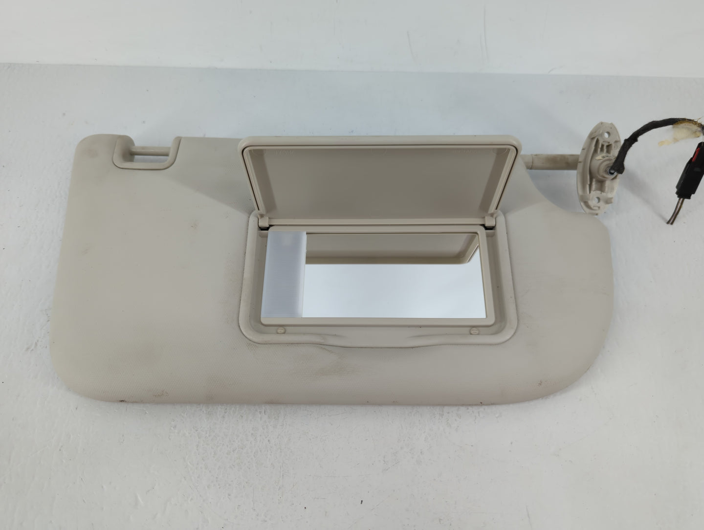 2013-2018 Ford Focus Sun Visor Shade Replacement Driver Left Mirror Fits Fits 2013 2014 2015 2016 2017 2018 OEM Used Auto Pa