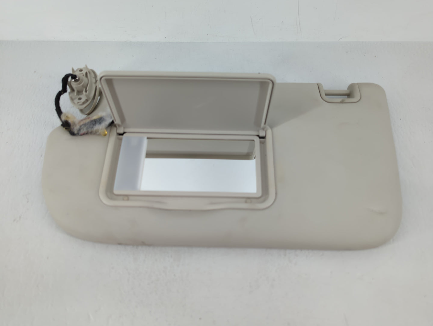 2013-2018 Ford Focus Sun Visor Shade Replacement Passenger Right Mirror Fits Fits 2013 2014 2015 2016 2017 2018 OEM Used Aut