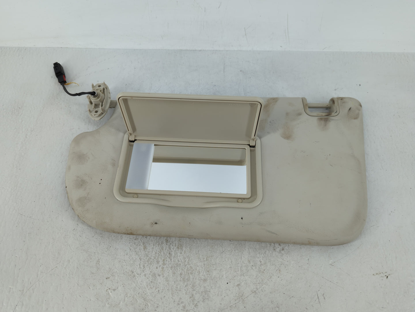 2014 Ford Focus Sun Visor Shade Replacement Driver Left Mirror Fits OEM Used Auto Parts - Oemusedautoparts1.com