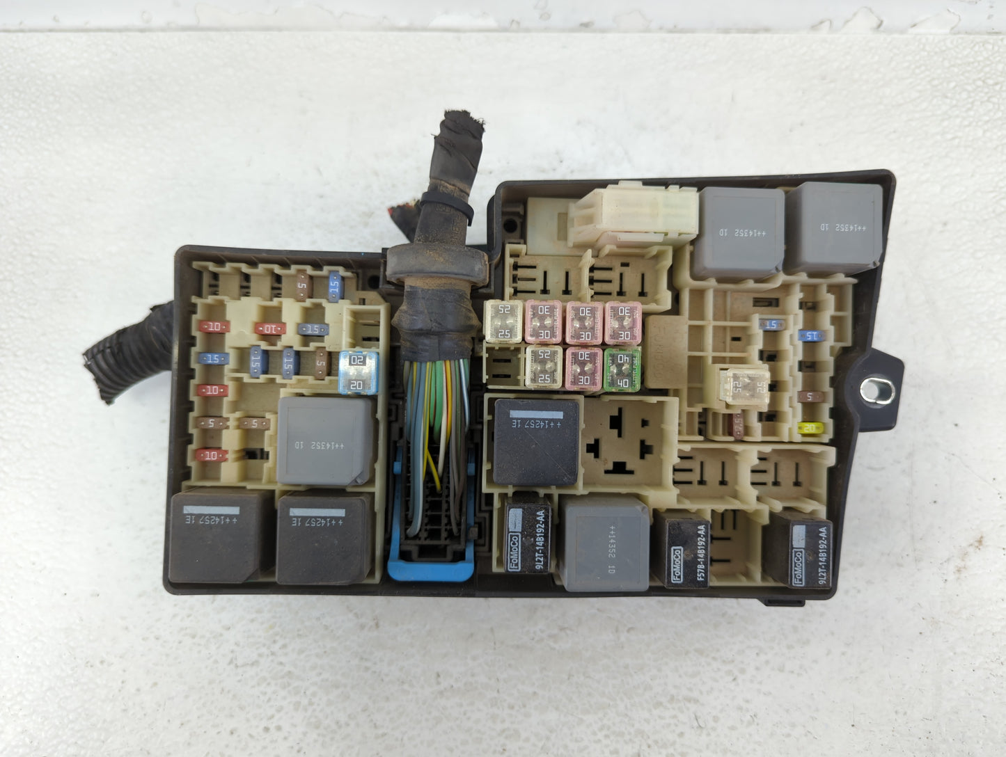 2012-2014 Ford Focus Fusebox Fuse Box Panel Relay Module P/N:E02345500 AV6T-14A067-AD Fits Fits 2012 2013 2014 OEM Used Auto