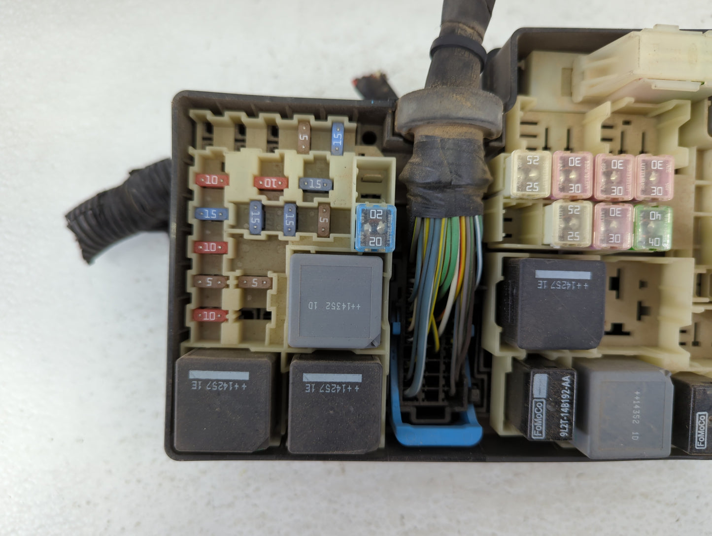 2012-2014 Ford Focus Fusebox Fuse Box Panel Relay Module P/N:E02345500 AV6T-14A067-AD Fits Fits 2012 2013 2014 OEM Used Auto
