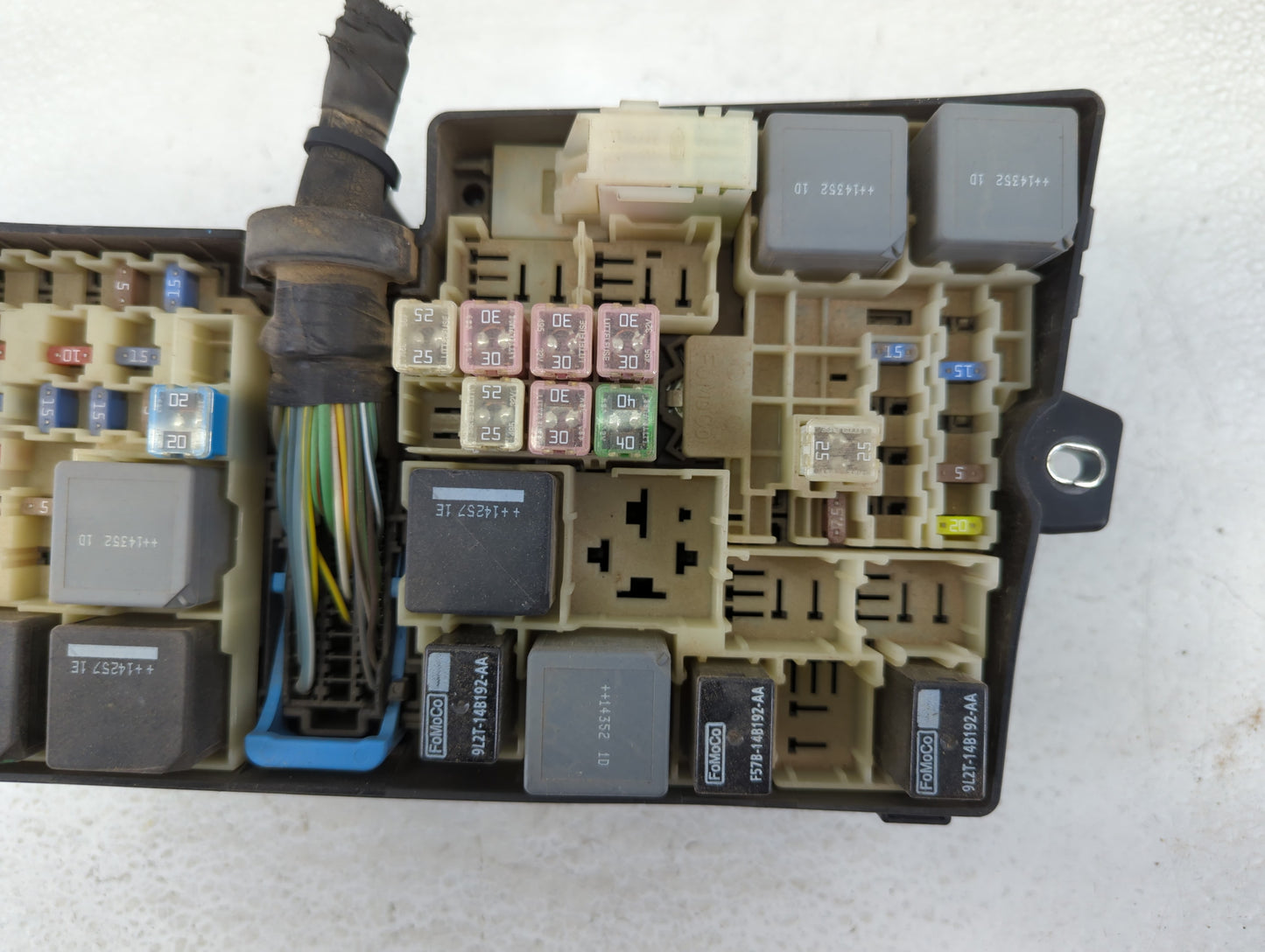 2012-2014 Ford Focus Fusebox Fuse Box Panel Relay Module P/N:E02345500 AV6T-14A067-AD Fits Fits 2012 2013 2014 OEM Used Auto