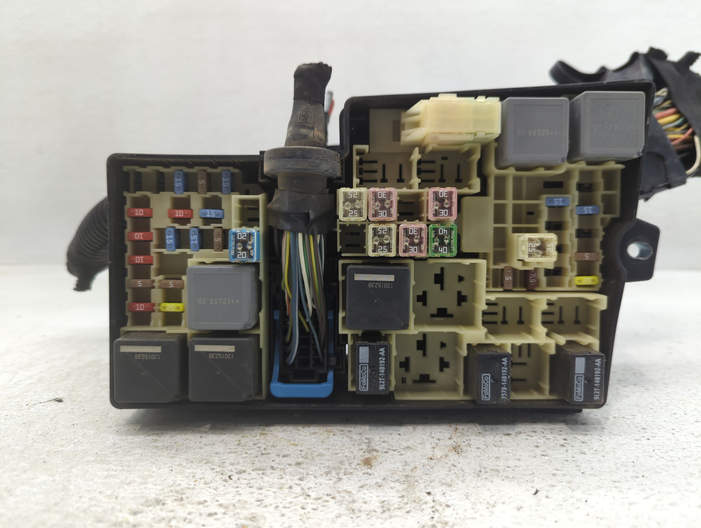 2012-2014 Ford Focus Fusebox Fuse Box Panel Relay Module P/N:E02345500 AV6T-14A 142-AB Fits Fits 2012 2013 2014 OEM Used Aut