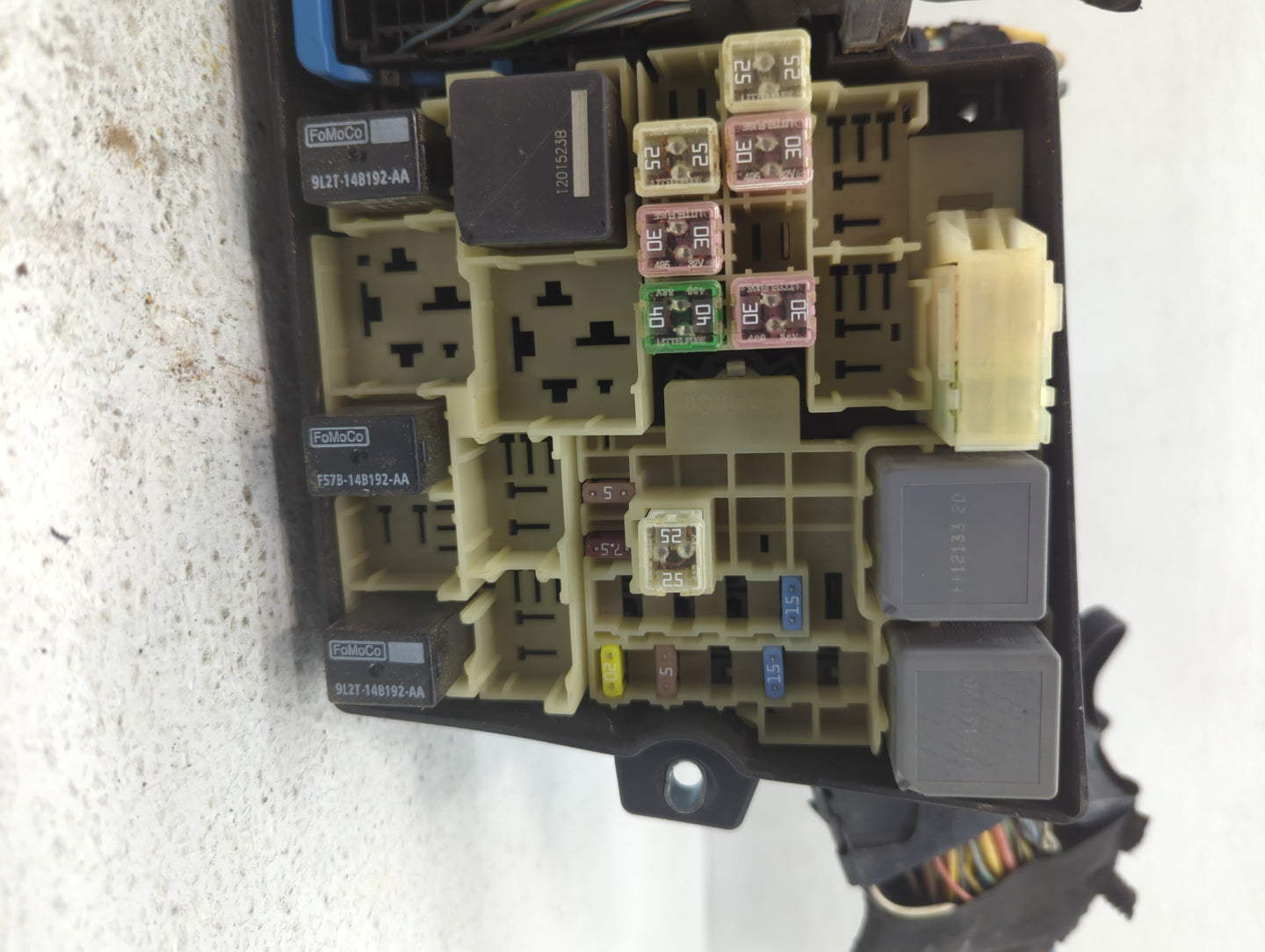 2012-2014 Ford Focus Fusebox Fuse Box Panel Relay Module P/N:E02345500 AV6T-14A 142-AB Fits Fits 2012 2013 2014 OEM Used Aut