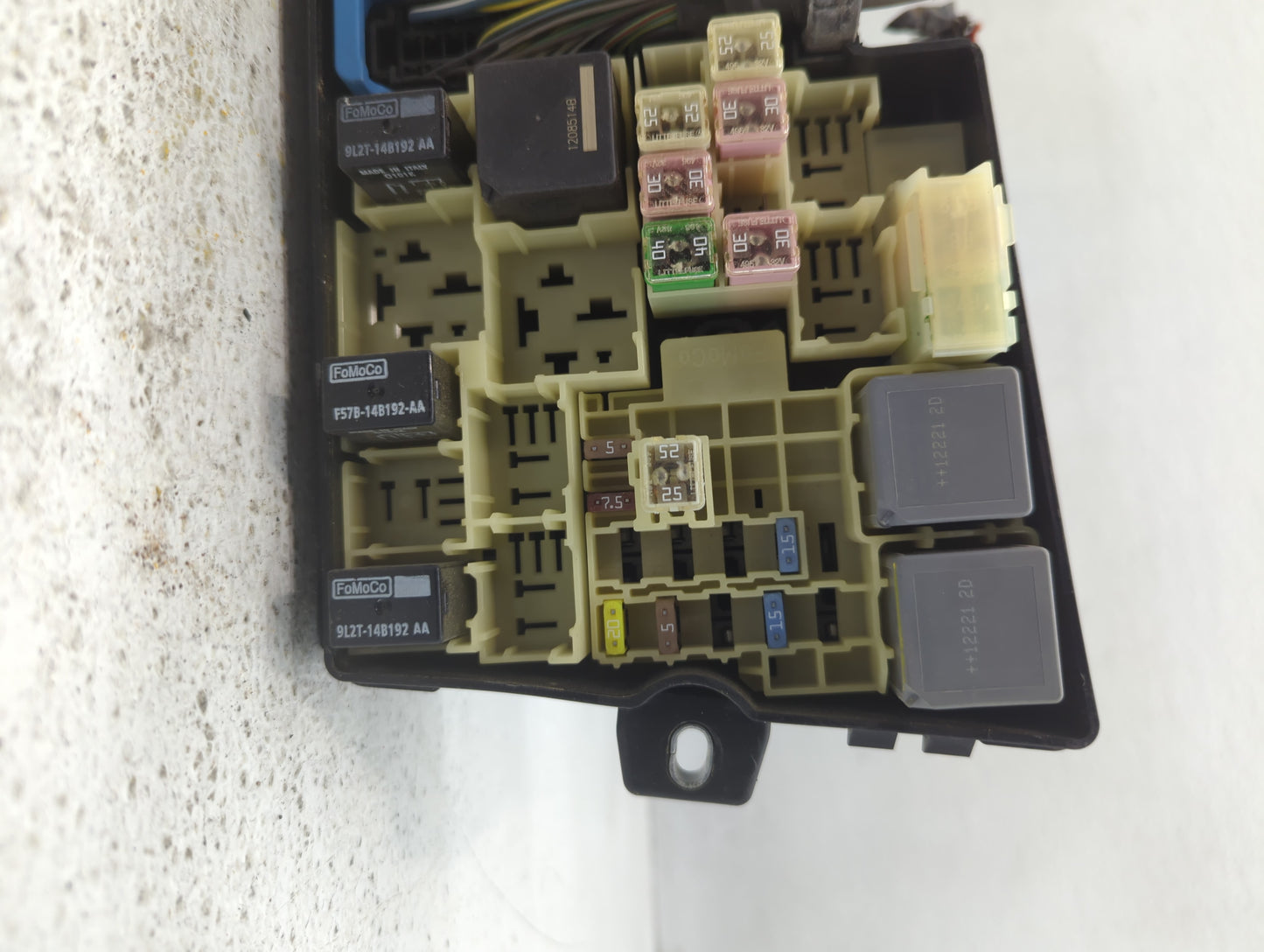 2012-2014 Ford Focus Fusebox Fuse Box Panel Relay Module P/N:E00027328 AV6T-14A0142-AB Fits Fits 2012 2013 2014 OEM Used Aut