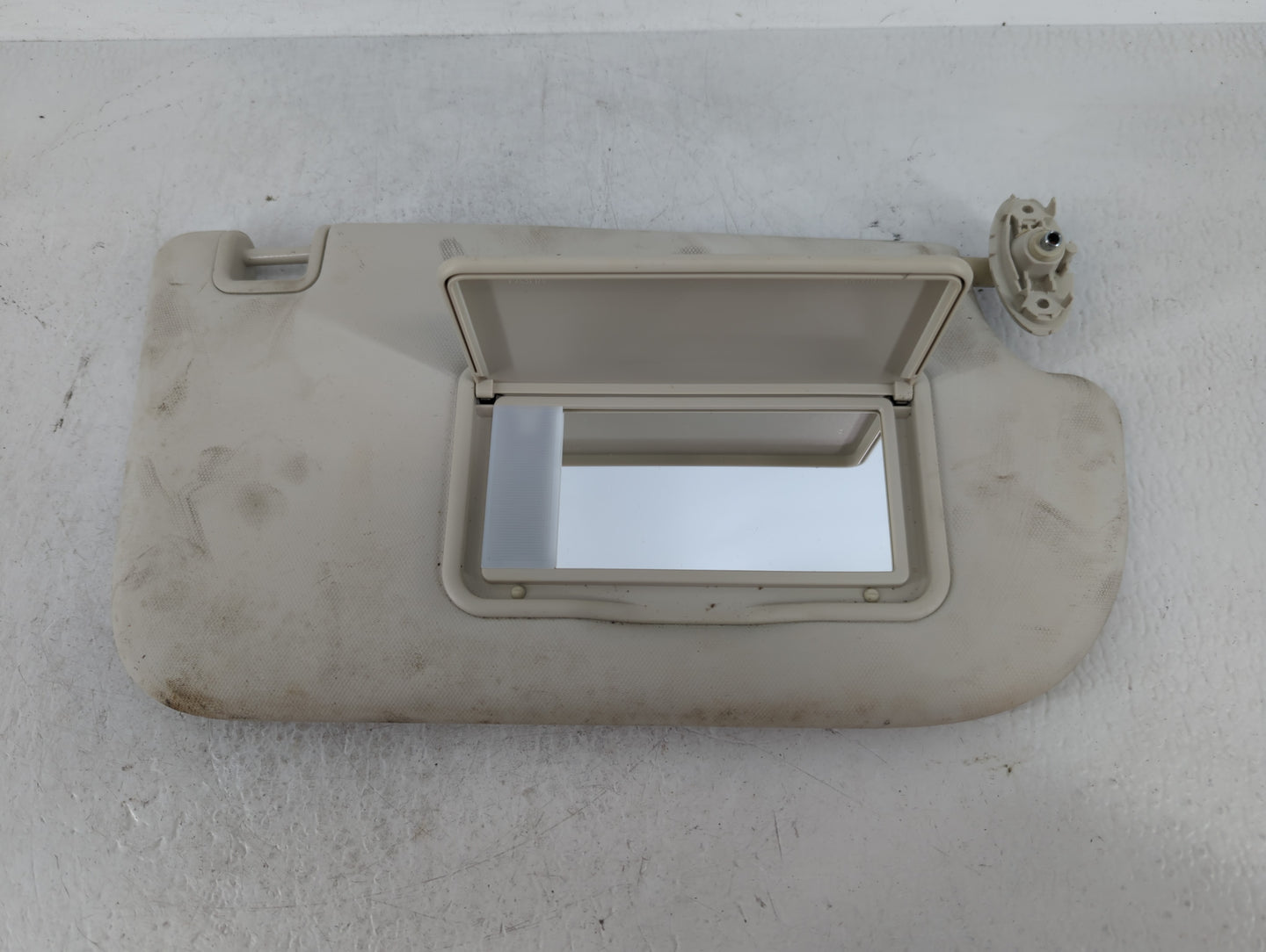 2013-2018 Ford Focus Sun Visor Shade Replacement Passenger Right Mirror Fits Fits 2013 2014 2015 2016 2017 2018 OEM Used Aut