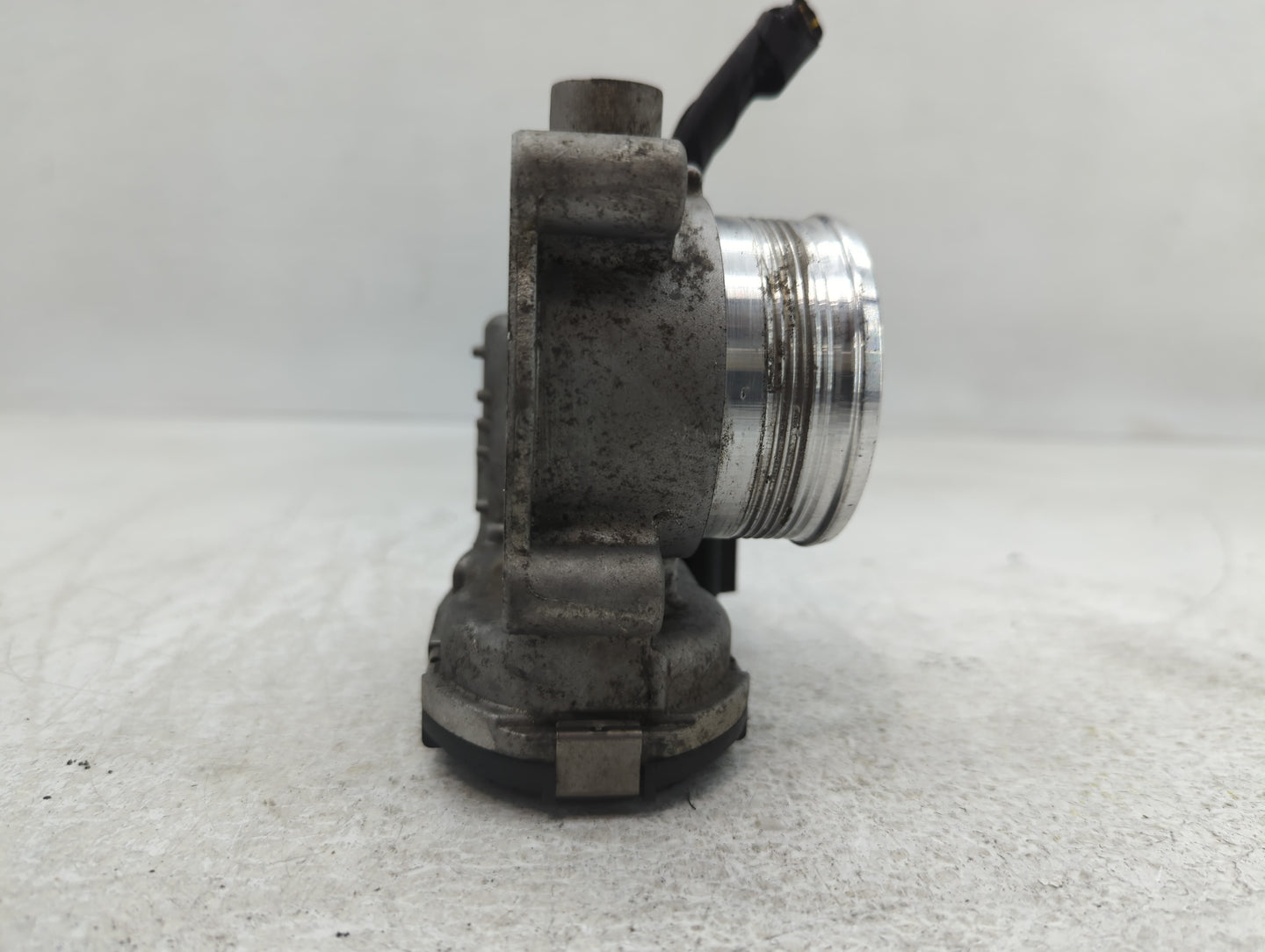 2014-2018 Ford Focus Throttle Body P/N:DS7E-9F991-BB Fits Fits 2014 2015 2016 2017 2018 2019 2020 2021 2022 OEM Used Auto Pa