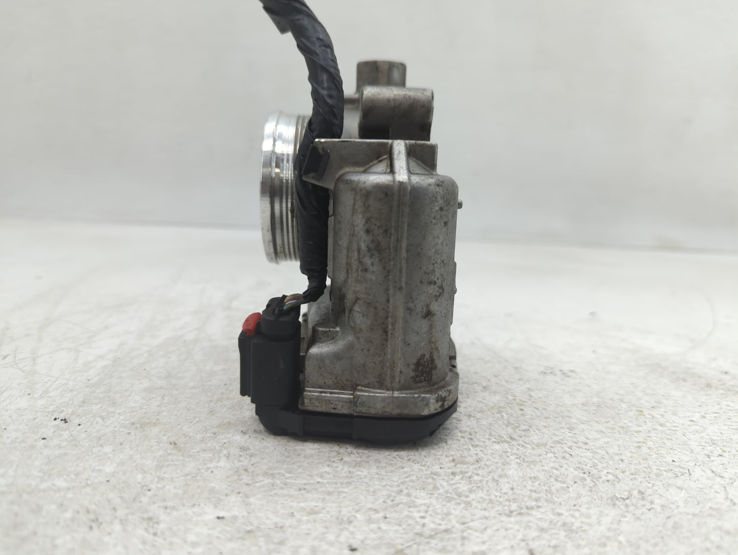 2014-2018 Ford Focus Throttle Body P/N:DS7E-9F991-BB Fits Fits 2014 2015 2016 2017 2018 2019 2020 2021 2022 OEM Used Auto Pa