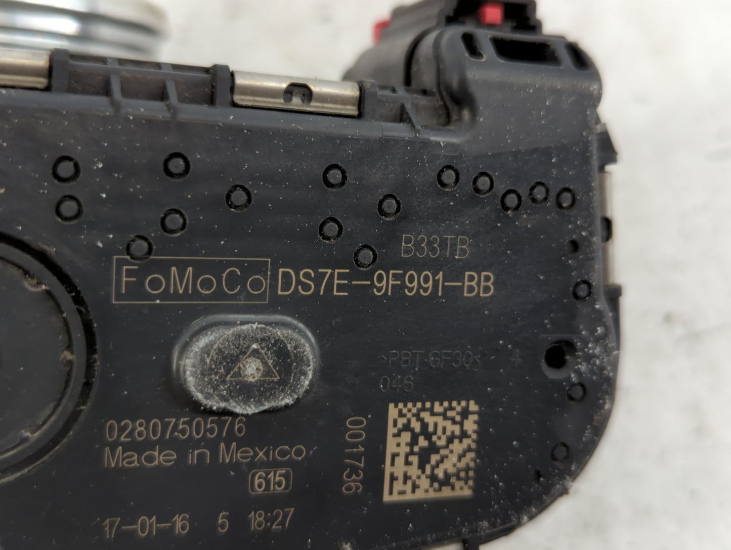 2014-2018 Ford Focus Throttle Body P/N:DS7E-9F991-BB Fits Fits 2014 2015 2016 2017 2018 2019 2020 2021 2022 OEM Used Auto Pa