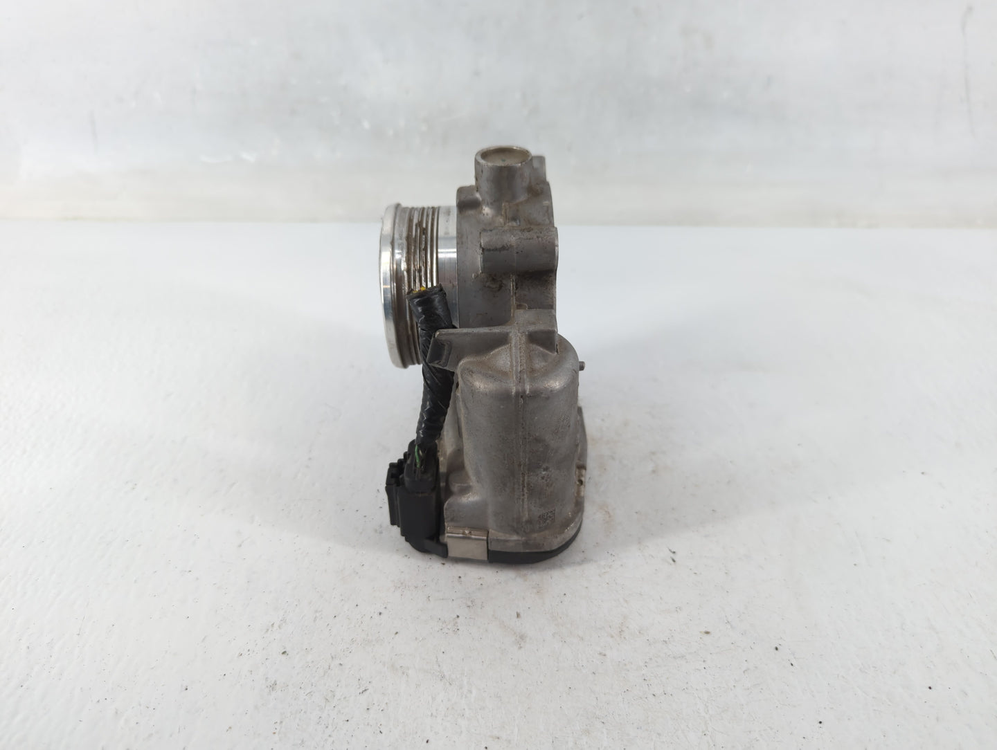 2014-2018 Ford Focus Throttle Body P/N:DS7E-9F991-BB Fits Fits 2014 2015 2016 2017 2018 2019 2020 2021 2022 OEM Used Auto Pa