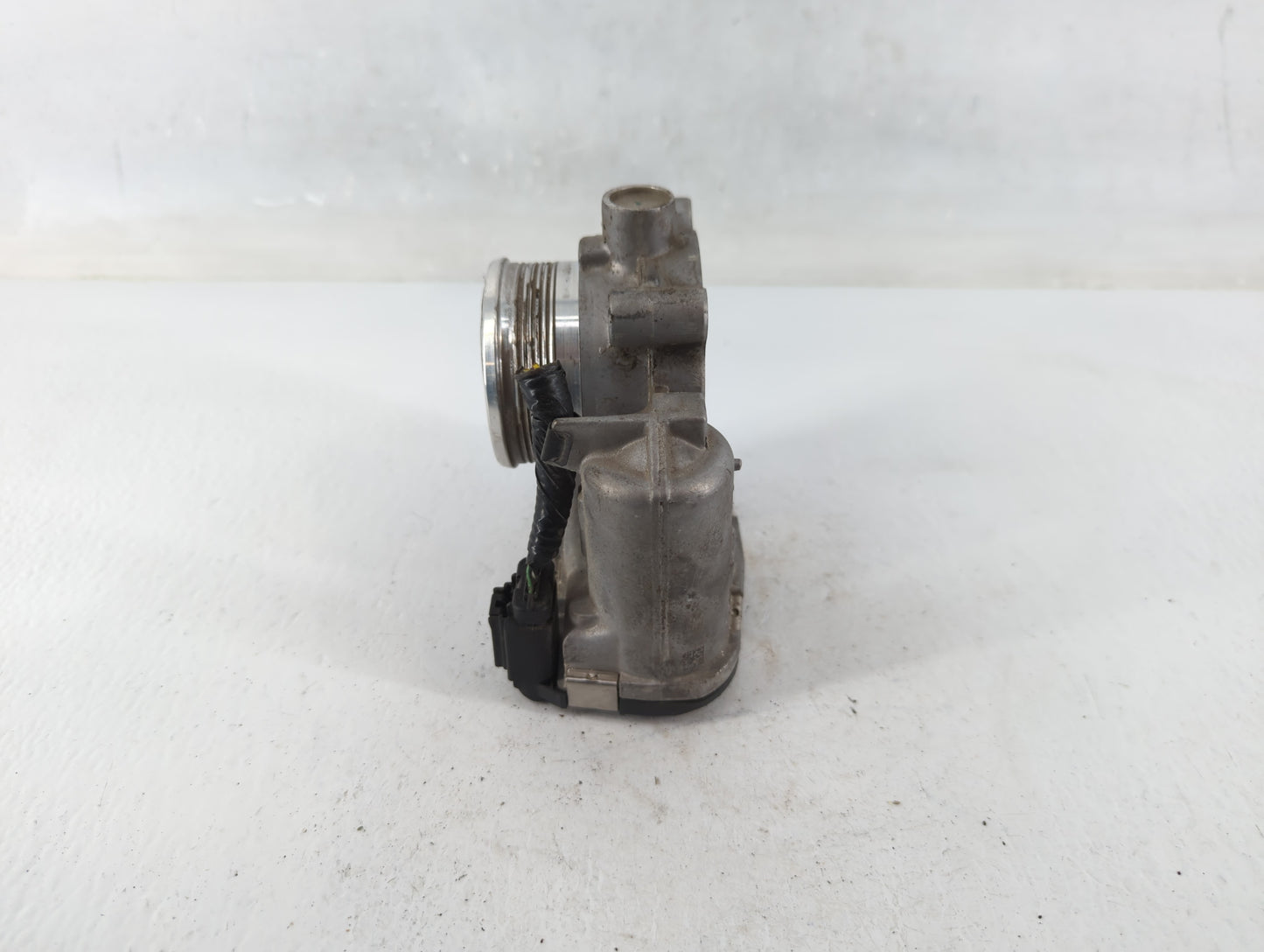 2014-2018 Ford Focus Throttle Body P/N:DS7E-9F991-BB Fits Fits 2014 2015 2016 2017 2018 2019 2020 2021 2022 OEM Used Auto Pa