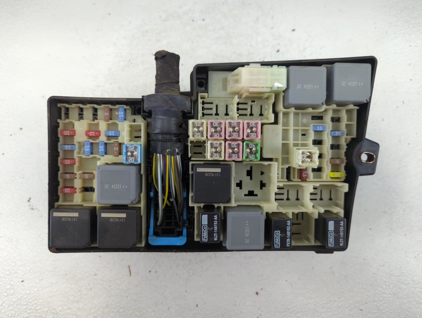 2012-2014 Ford Focus Fusebox Fuse Box Panel Relay Module P/N:AV6T-14A142-AB Fits Fits 2012 2013 2014 OEM Used Auto Parts - O