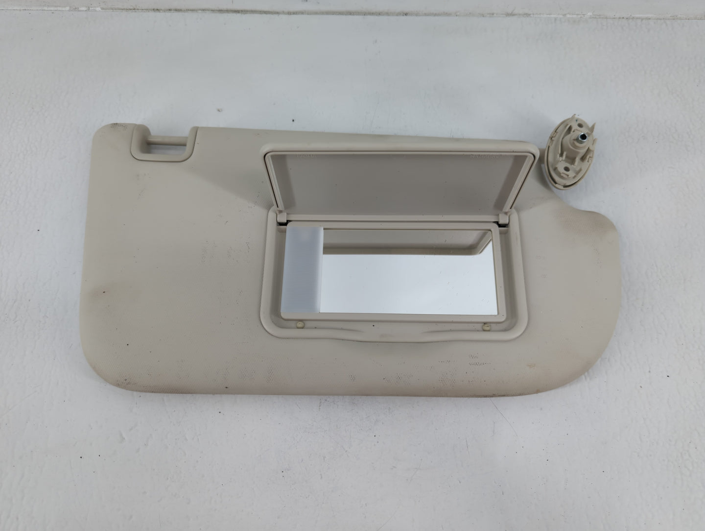2013-2018 Ford Focus Sun Visor Shade Replacement Passenger Right Mirror Fits Fits 2013 2014 2015 2016 2017 2018 OEM Used Aut