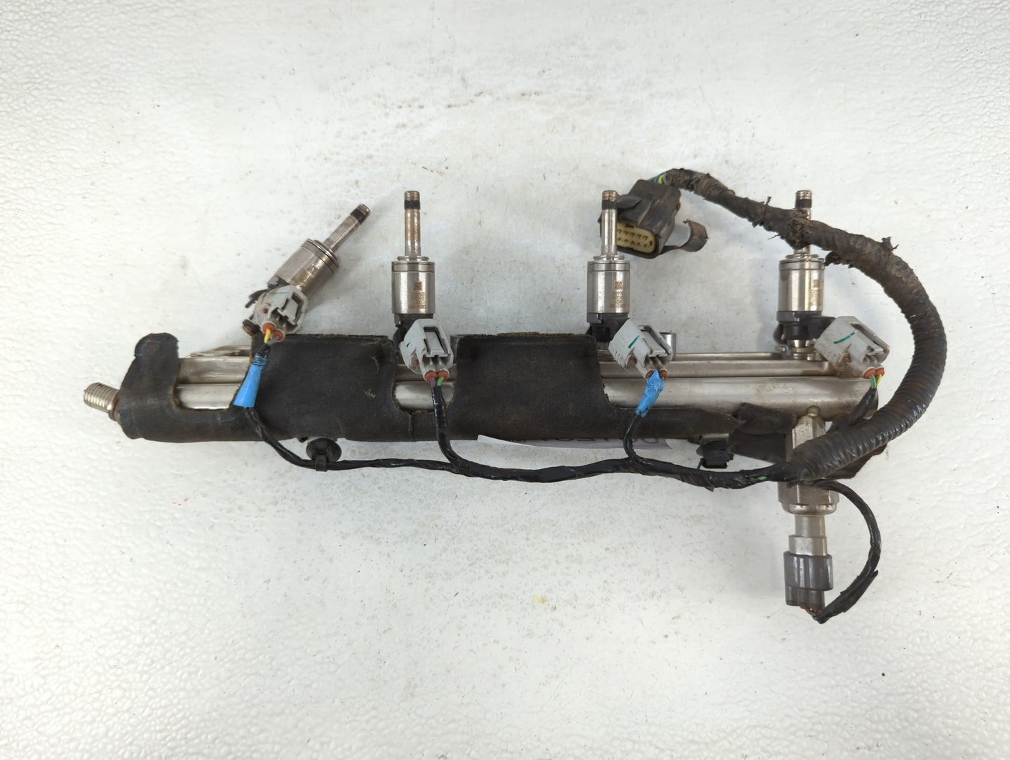 2014 Ford Focus Fuel Rail OEM - Oemusedautoparts1.com