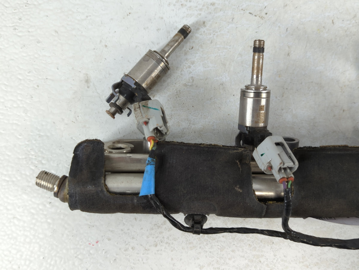2014 Ford Focus Fuel Rail OEM - Oemusedautoparts1.com