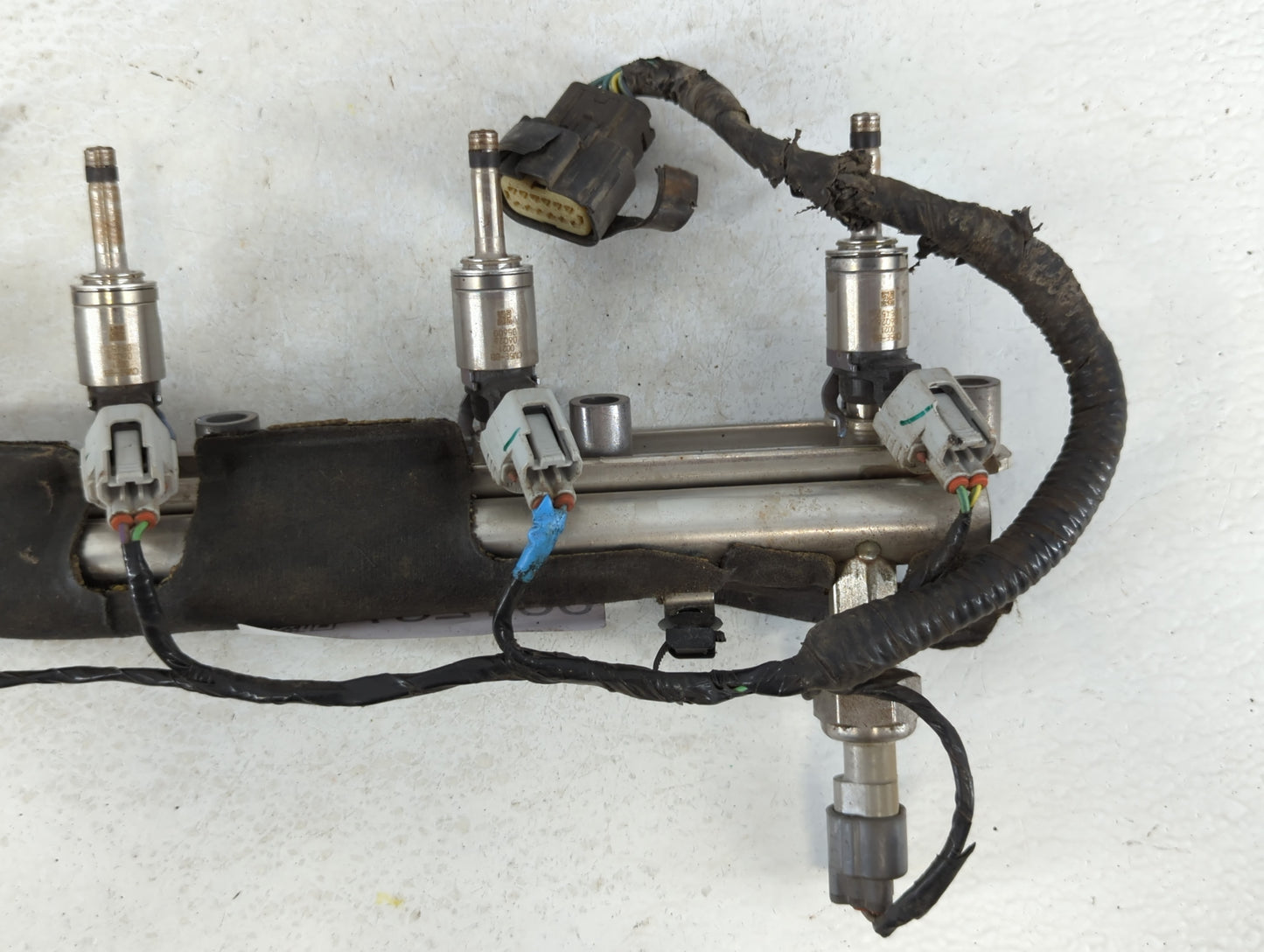 2014 Ford Focus Fuel Rail OEM - Oemusedautoparts1.com