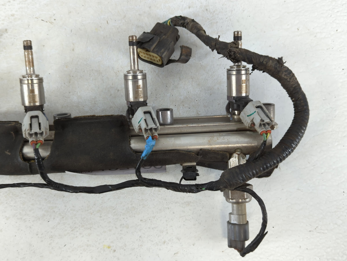 2014 Ford Focus Fuel Rail OEM - Oemusedautoparts1.com
