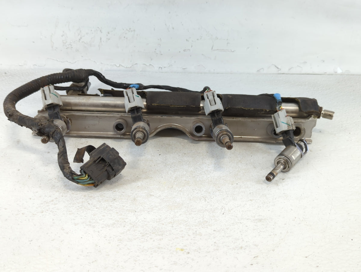 2014 Ford Focus Fuel Rail OEM - Oemusedautoparts1.com