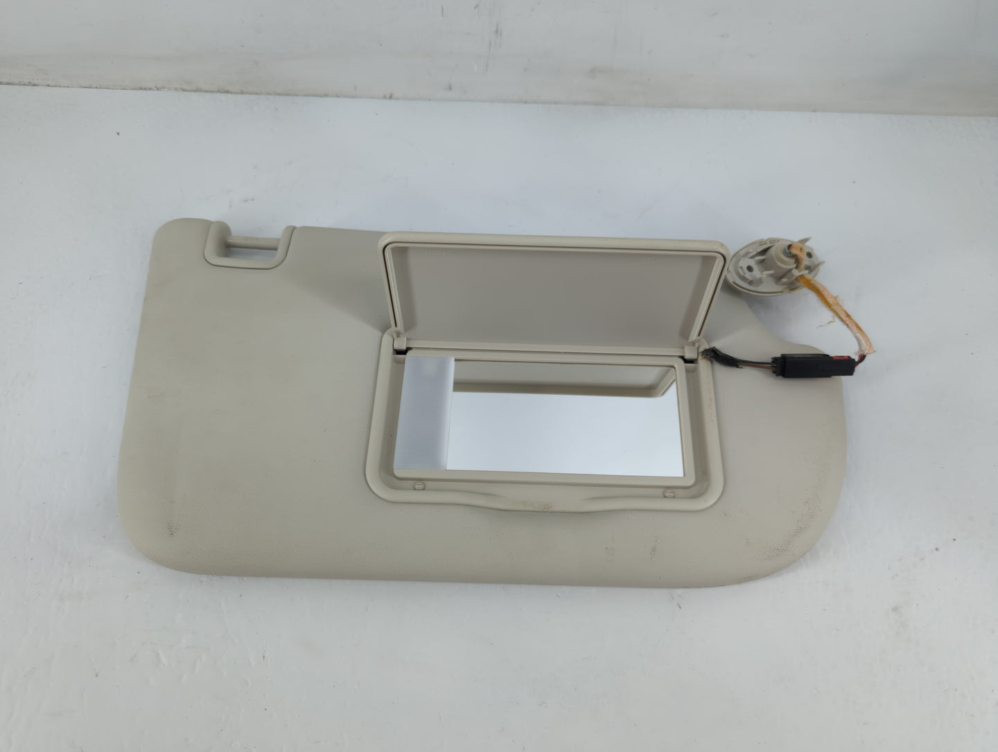 2013-2018 Ford Focus Sun Visor Shade Replacement Passenger Right Mirror Fits Fits 2013 2014 2015 2016 2017 2018 OEM Used Aut