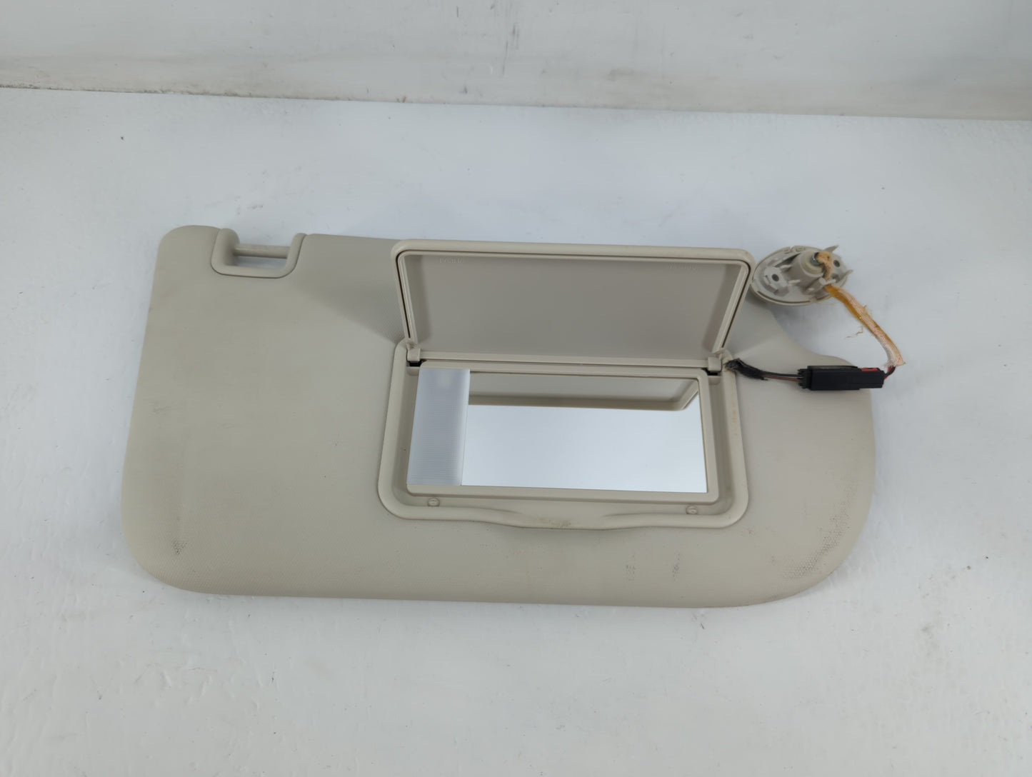 2013-2018 Ford Focus Sun Visor Shade Replacement Passenger Right Mirror Fits Fits 2013 2014 2015 2016 2017 2018 OEM Used Aut