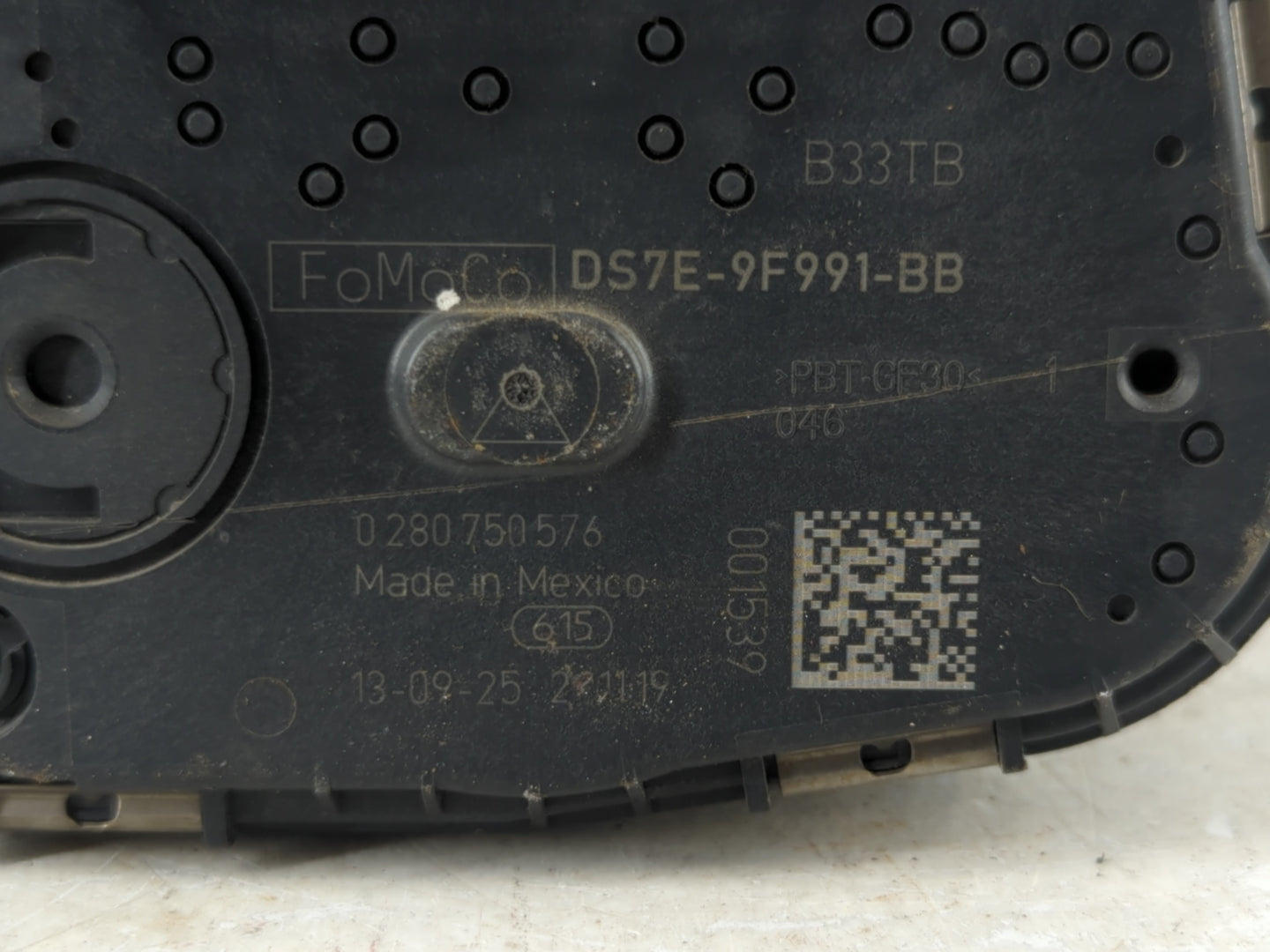 2014-2018 Ford Focus Throttle Body P/N:DS7E-9F991-BB Fits Fits 2014 2015 2016 2017 2018 2019 2020 2021 2022 OEM Used Auto Pa