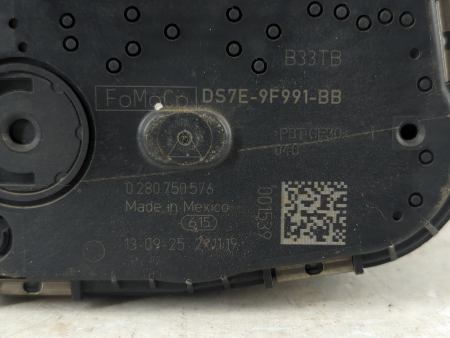 2014-2018 Ford Focus Throttle Body P/N:DS7E-9F991-BB Fits Fits 2014 2015 2016 2017 2018 2019 2020 2021 2022 OEM Used Auto Pa