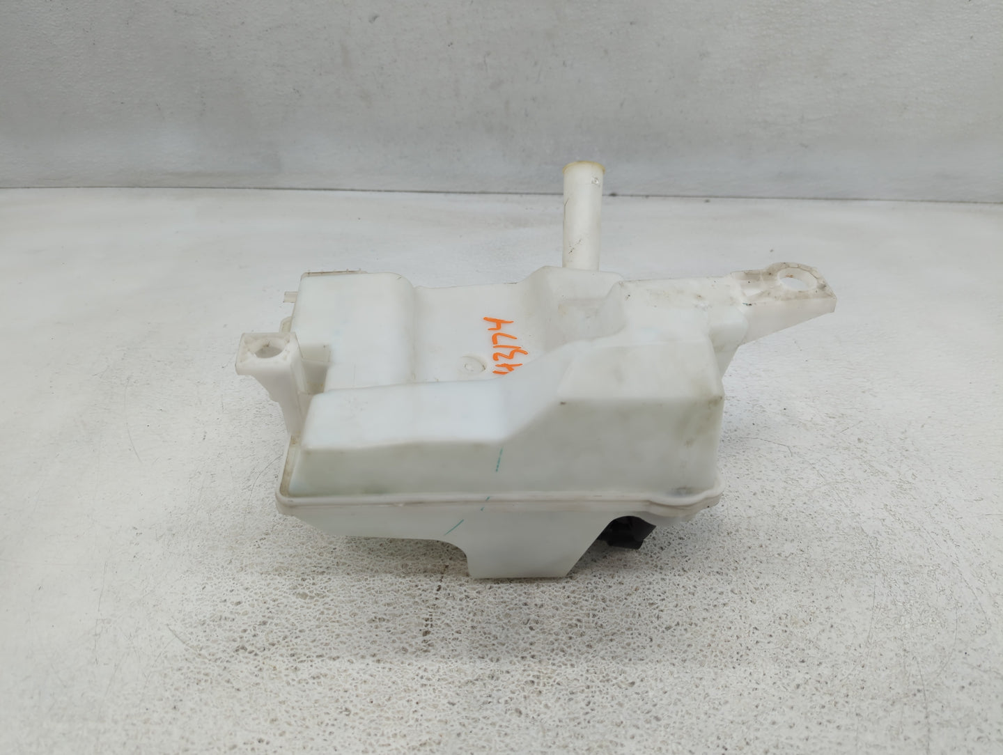 2012-2018 Ford Focus Windshield Washer Fluid Reservoir Bottle Oem - Oemusedautoparts1.com