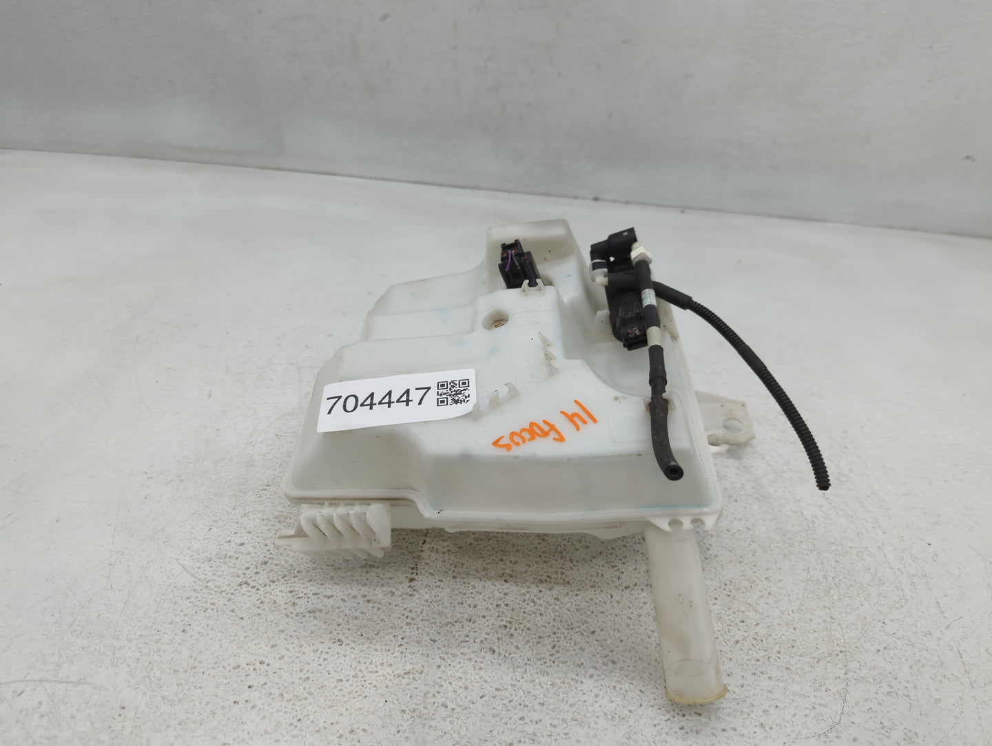 2012-2018 Ford Focus Windshield Washer Fluid Reservoir Bottle Oem - Oemusedautoparts1.com