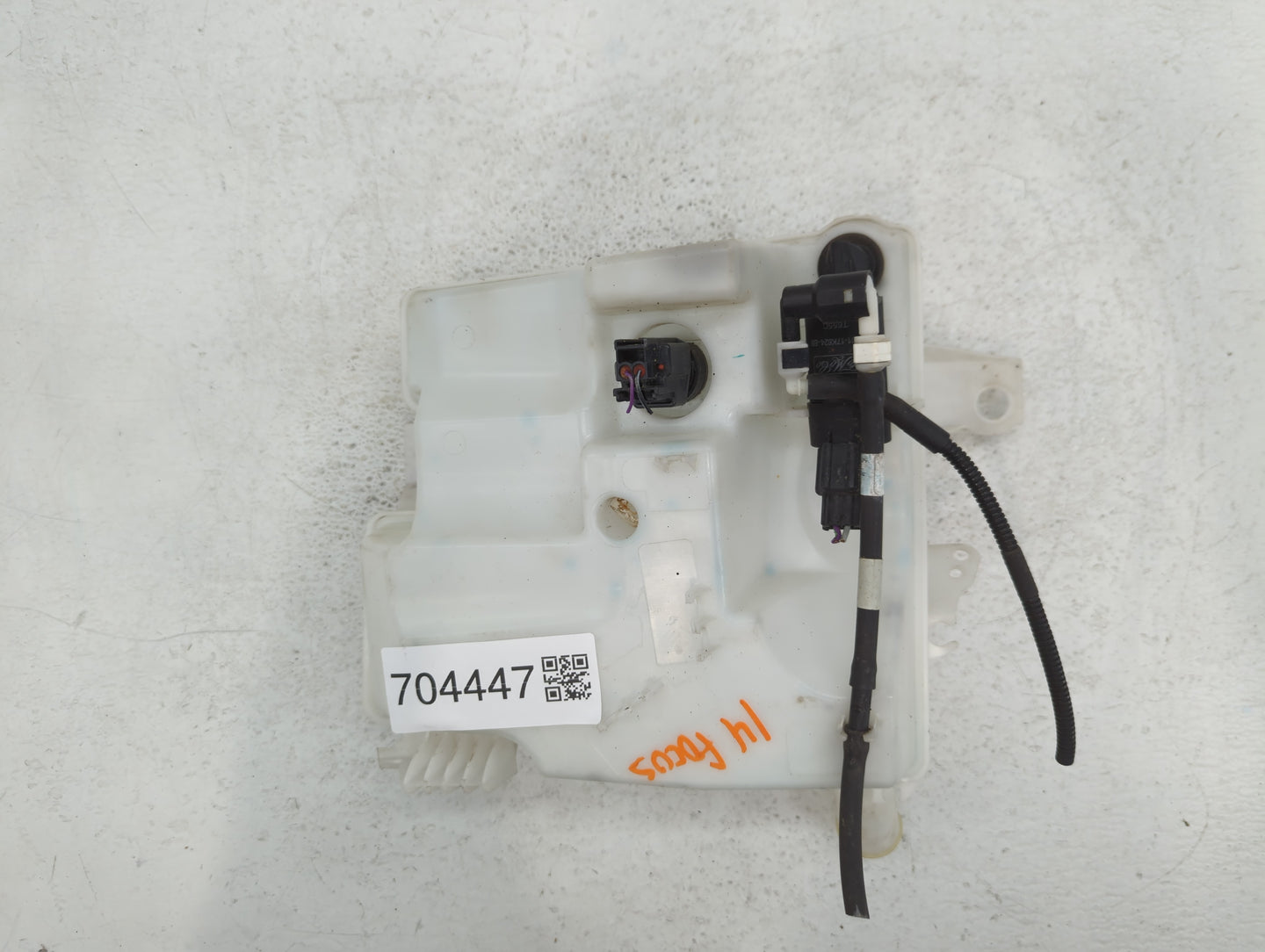 2012-2018 Ford Focus Windshield Washer Fluid Reservoir Bottle Oem - Oemusedautoparts1.com
