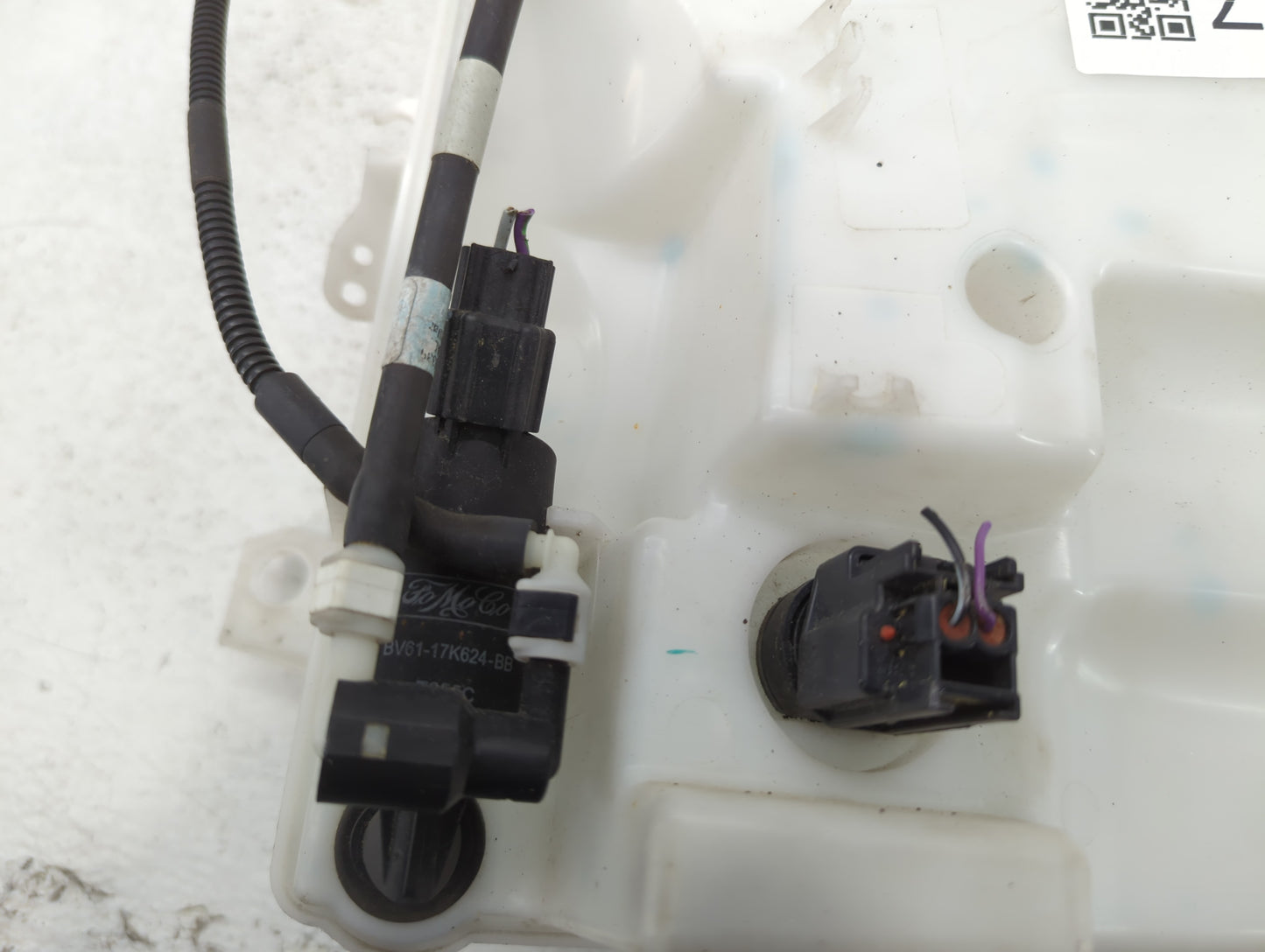 2012-2018 Ford Focus Windshield Washer Fluid Reservoir Bottle Oem - Oemusedautoparts1.com